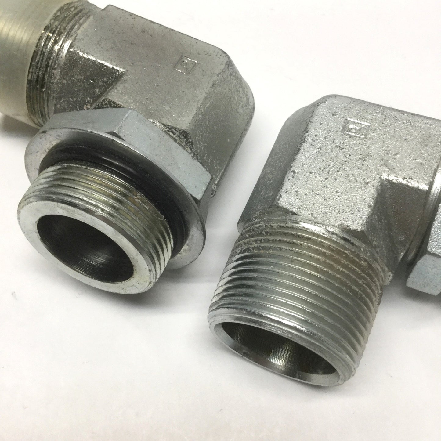 New – Open box Lot of 2 6806-20-20 Hydraulic Pipe Fittings 90° Male Elbow 1-1/4" NPT to SAE ORB