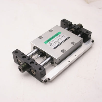 New – Open box CKD UCA2-L-X-16-25 P2 Pneumatic Guided Cylinder 25mm Stroke 10/32-M5x0.8 Ports