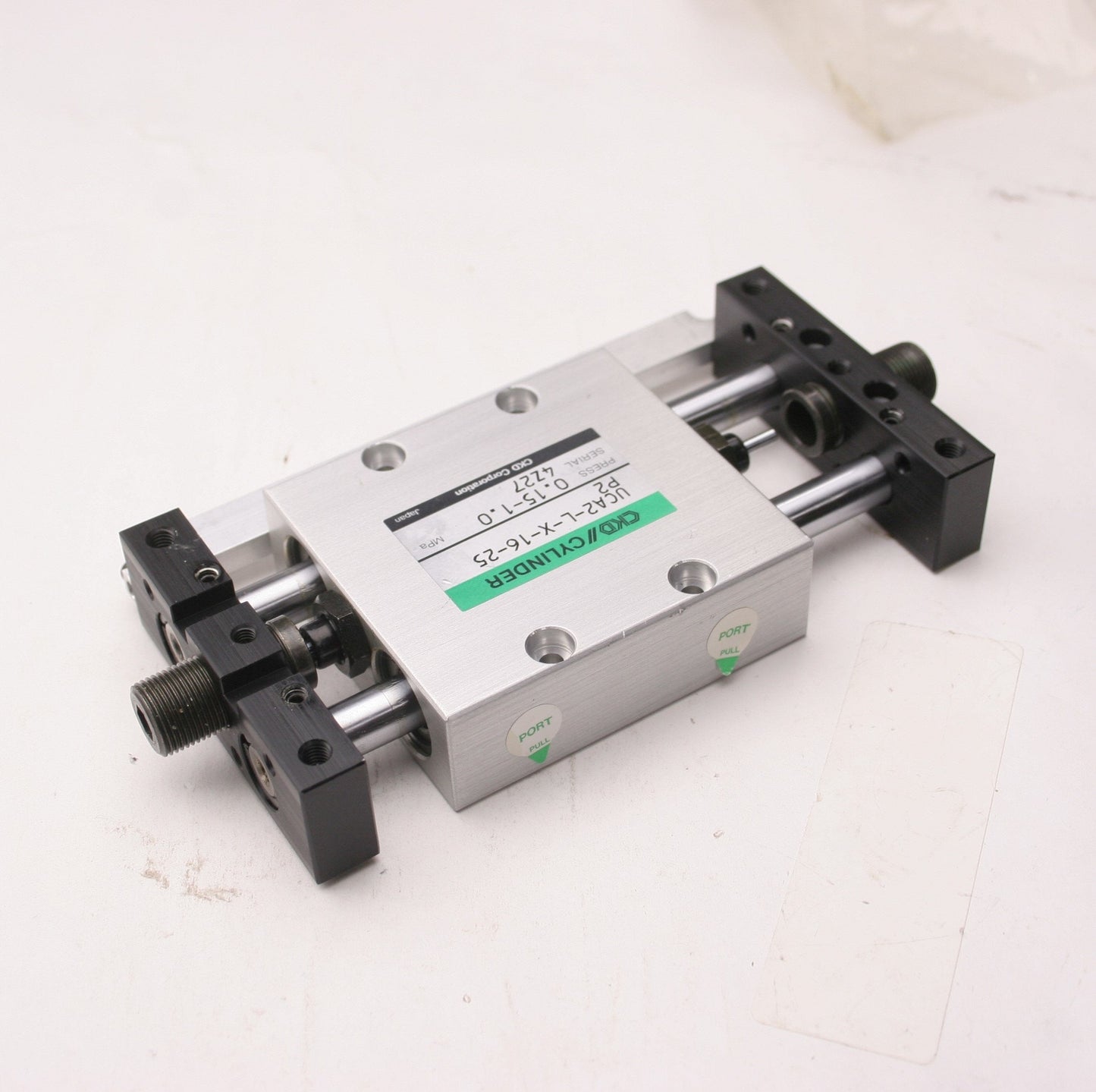 New – Open box CKD UCA2-L-X-16-25 P2 Pneumatic Guided Cylinder 25mm Stroke 10/32-M5x0.8 Ports