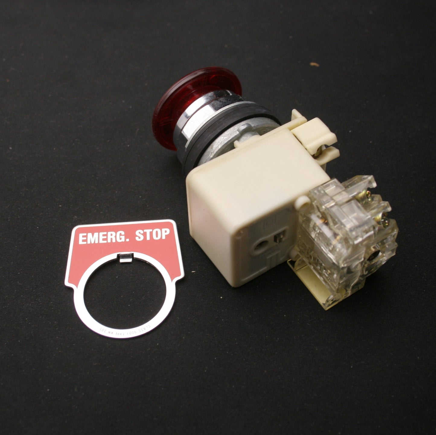 New – Open box Square D R9P1RH13 Push Button, 600VAC, 10A, 30mm, 1NO-1NC, Class 9001