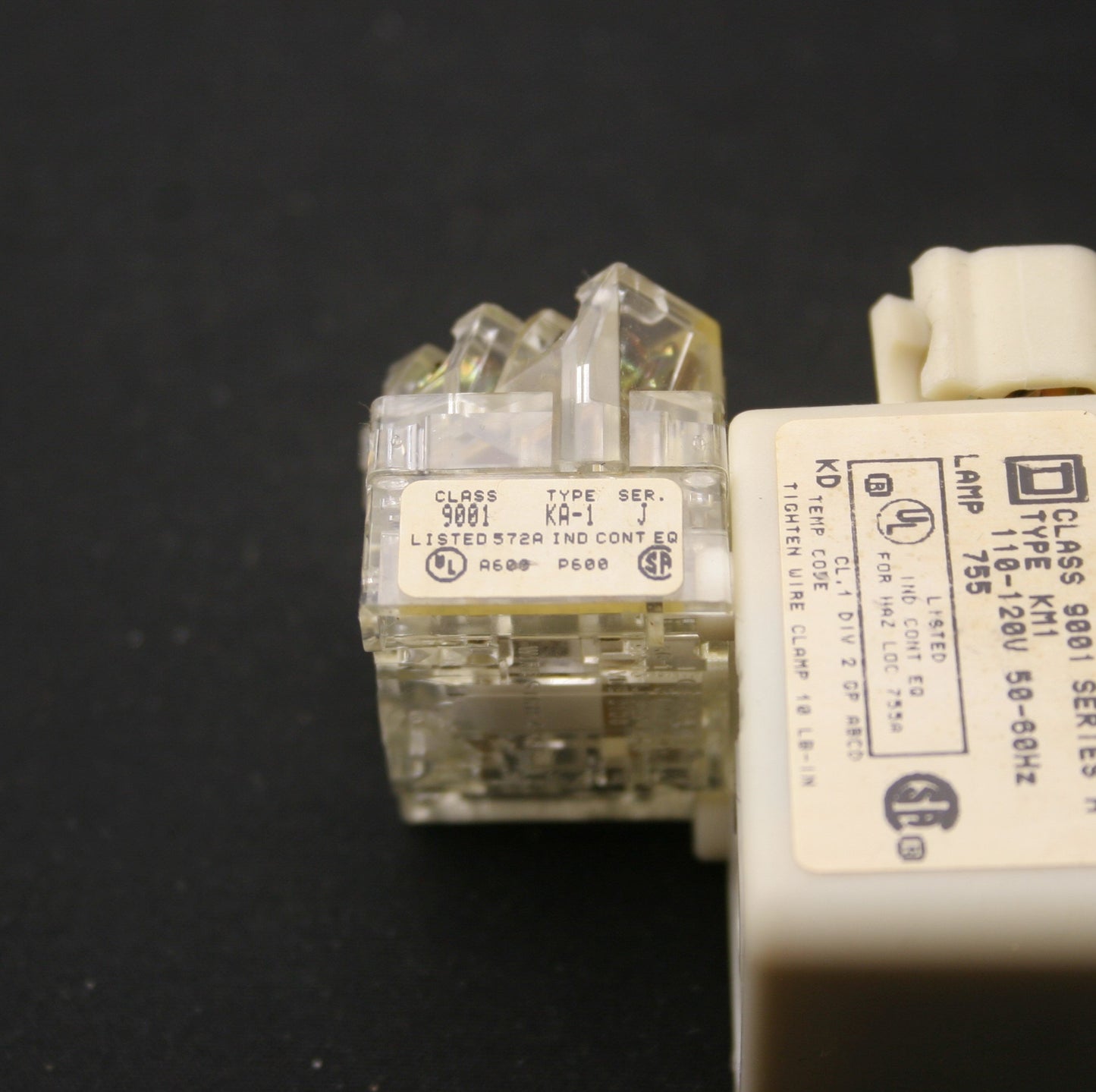 New – Open box Square D R9P1RH13 Push Button, 600VAC, 10A, 30mm, 1NO-1NC, Class 9001