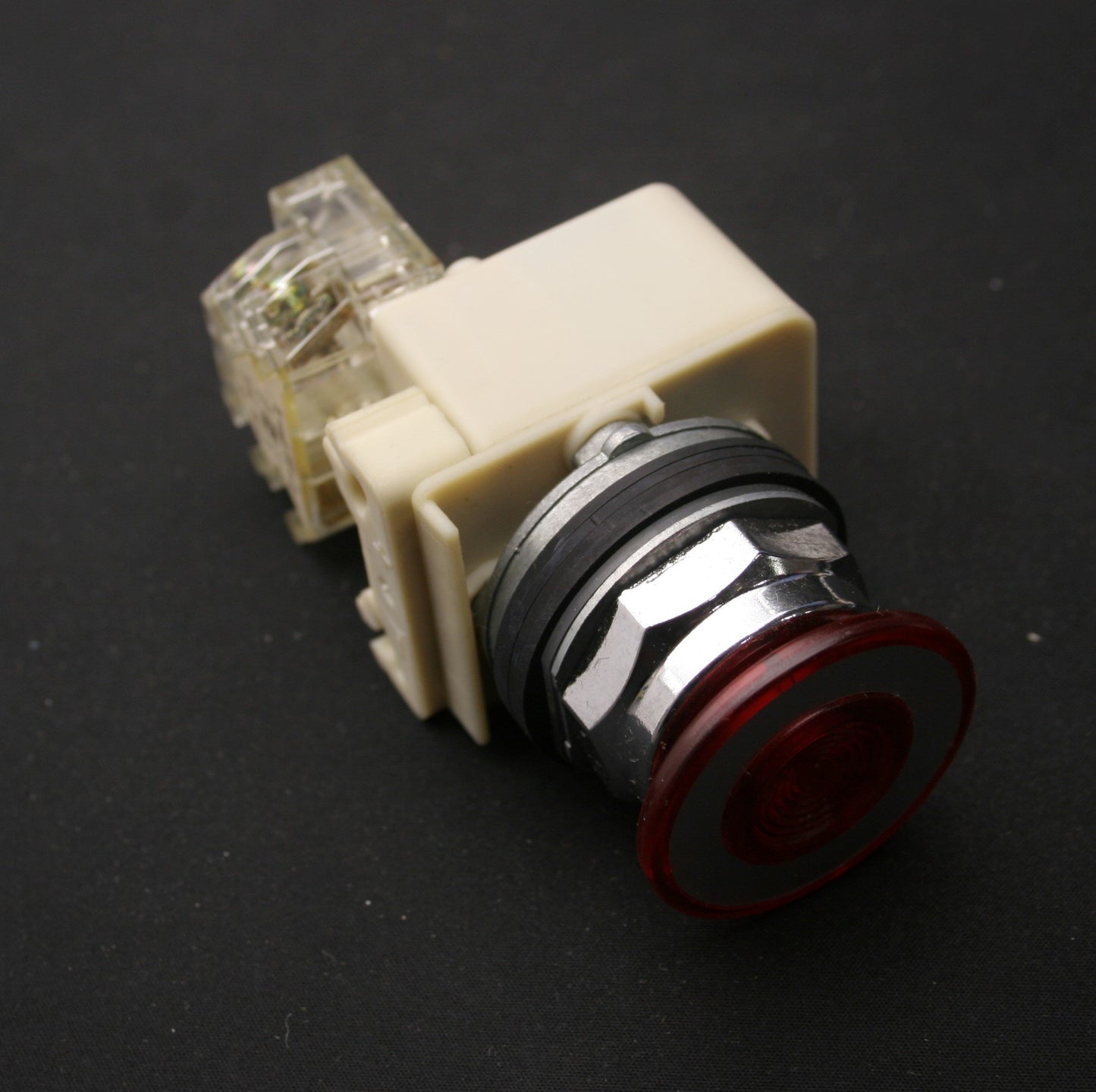 New – Open box Square D R9P1RH13 Push Button, 600VAC, 10A, 30mm, 1NO-1NC, Class 9001