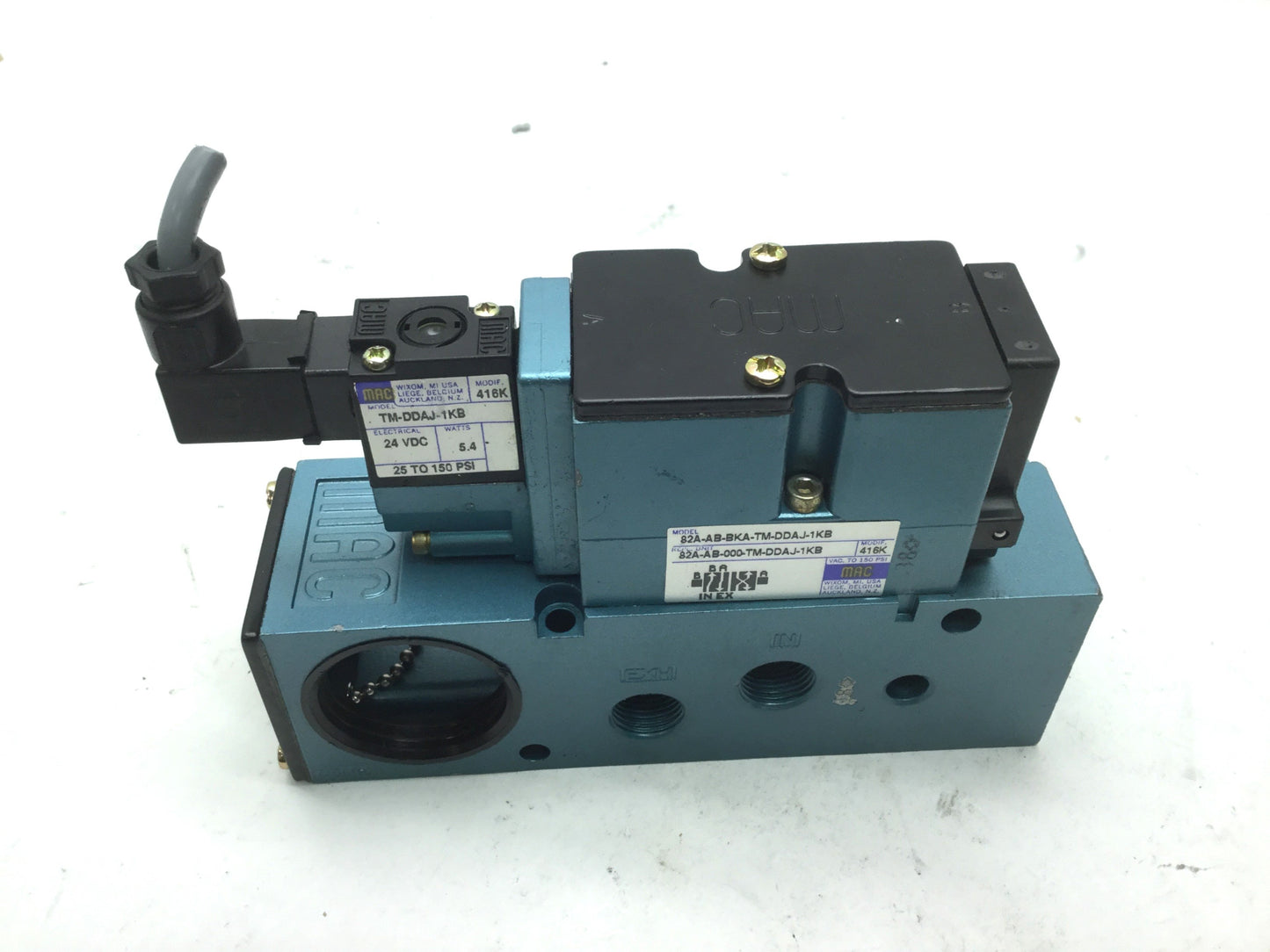 Used MAC 82A-AB-BKA-TM-DDAJ-1KB Pneumatic Spool Valve 2-Pos 4-Way 24VDC 3/8" 1/4" NPT