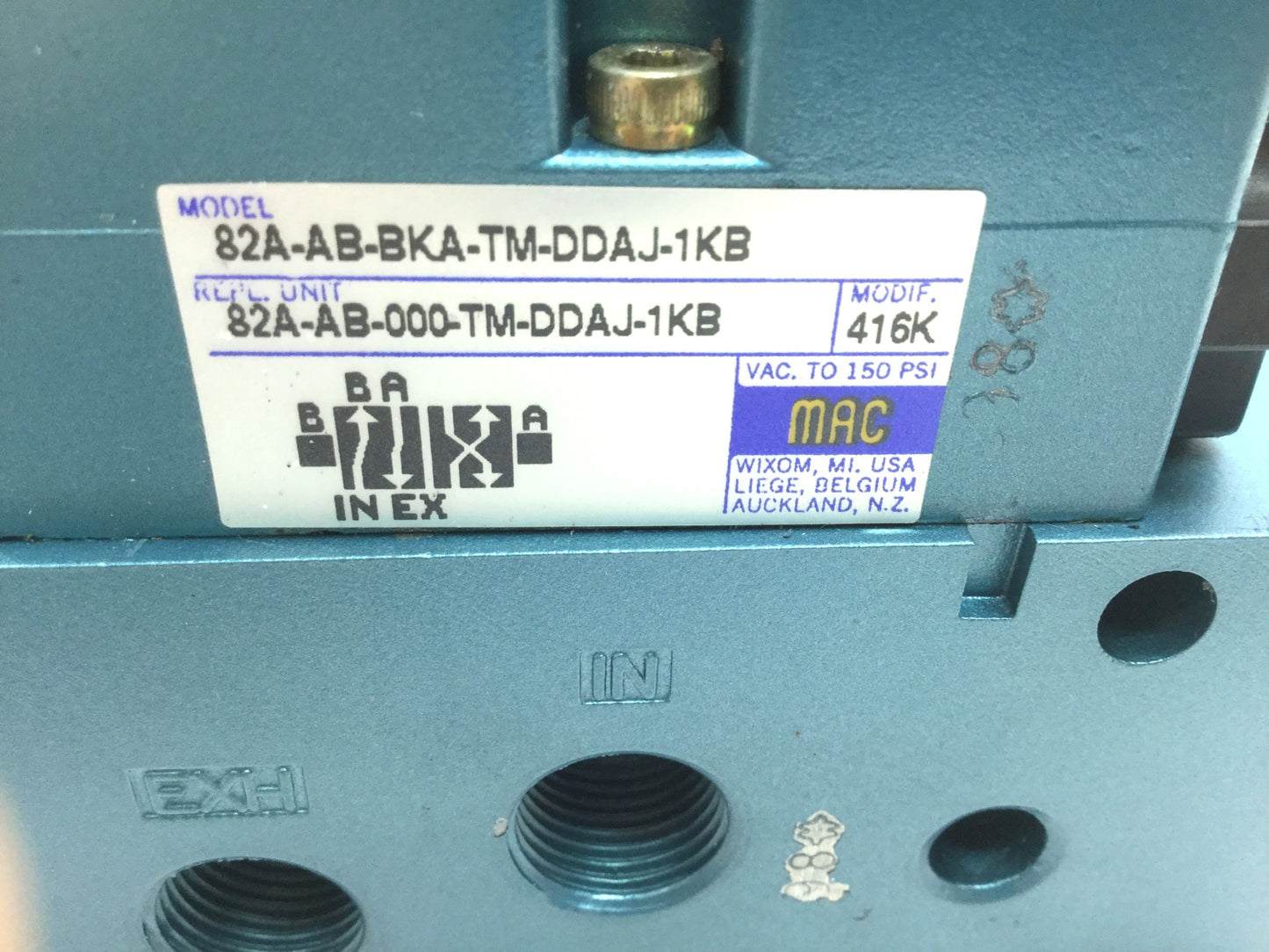 Used MAC 82A-AB-BKA-TM-DDAJ-1KB Pneumatic Spool Valve 2-Pos 4-Way 24VDC 3/8" 1/4" NPT