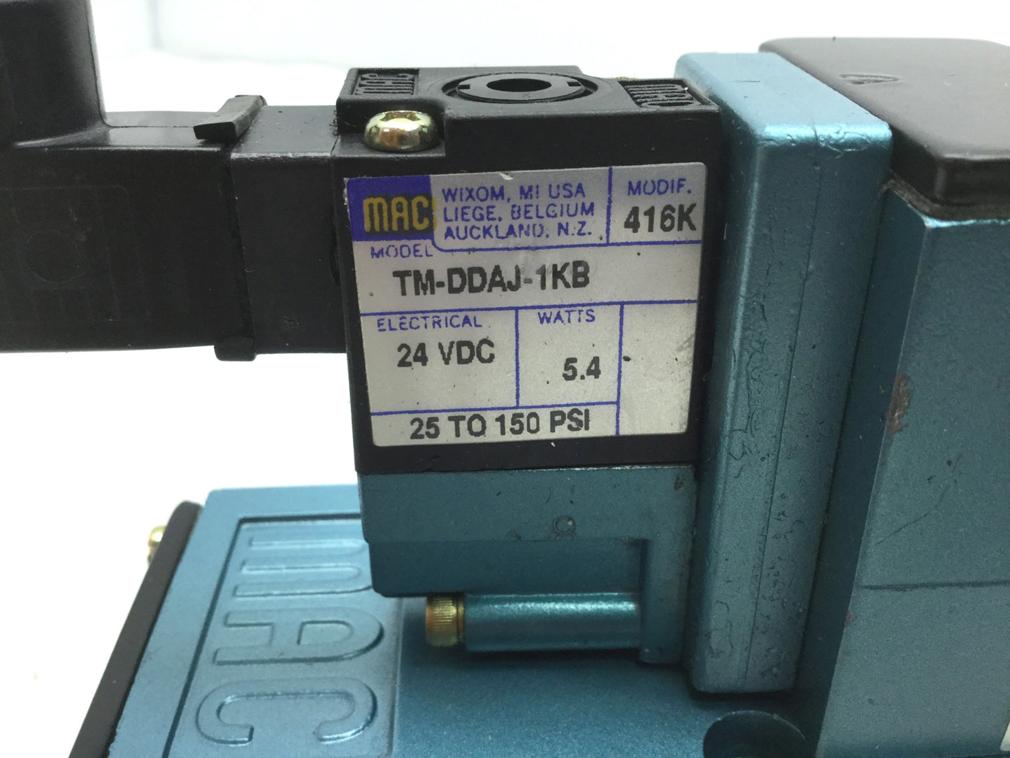 Used MAC 82A-AB-BKA-TM-DDAJ-1KB Pneumatic Spool Valve 2-Pos 4-Way 24VDC 3/8" 1/4" NPT