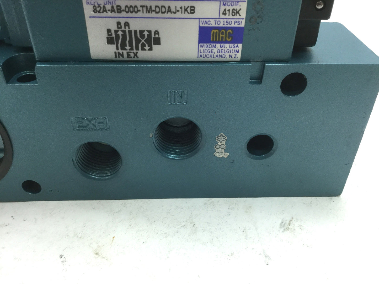 Used MAC 82A-AB-BKA-TM-DDAJ-1KB Pneumatic Spool Valve 2-Pos 4-Way 24VDC 3/8" 1/4" NPT