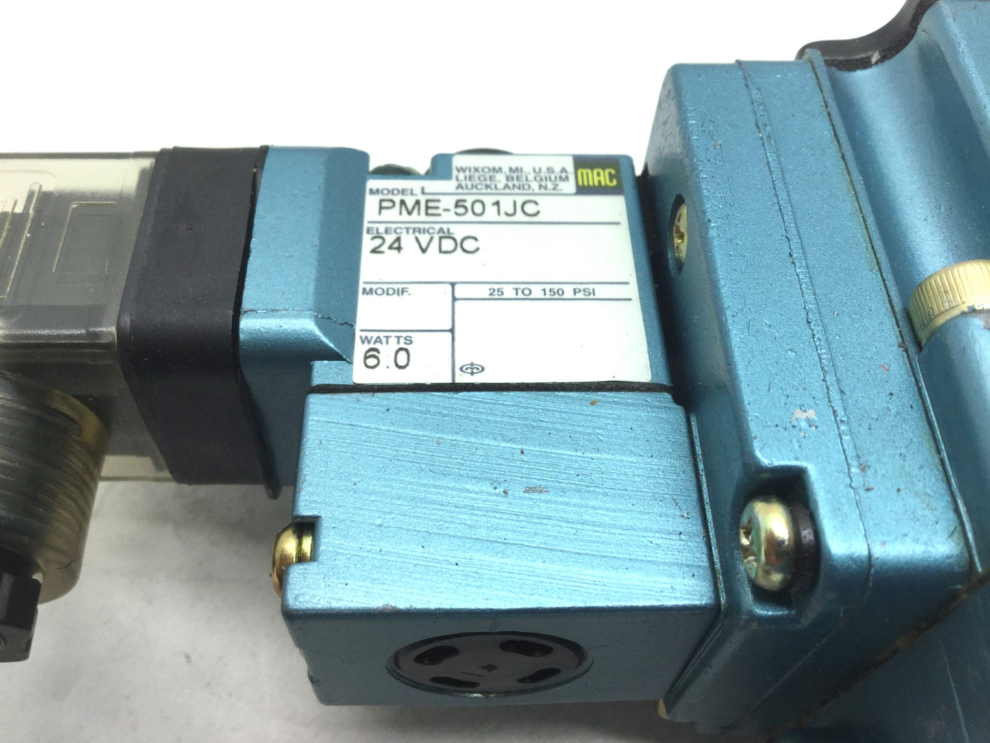 Used MAC 6332D-231-PM-501JC Pneumatic Spool Valve 3-Pos 4-Way 24VDC 3/8" NPT