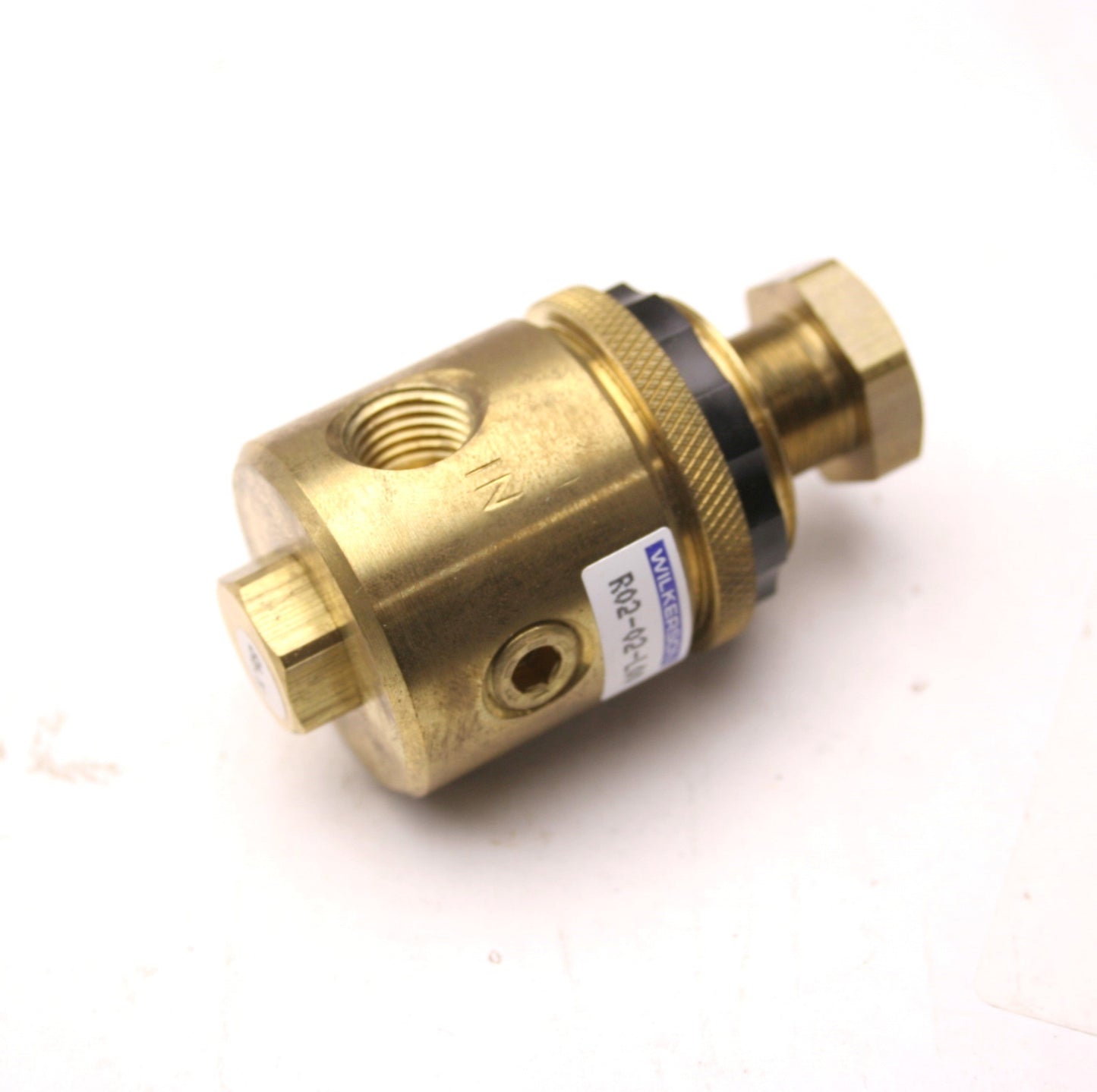 New Wilkerson R02-02-L00 Regulator, 1/4" Outlets, Brass, 300PSIG Max