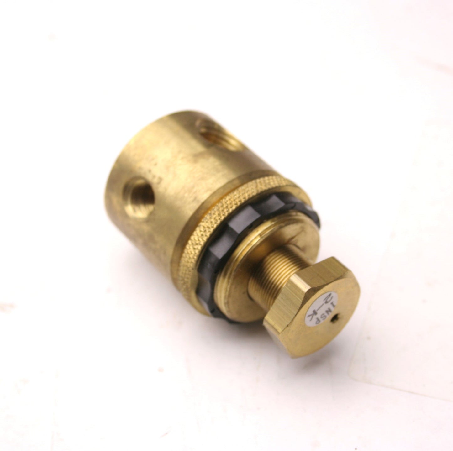 New Wilkerson R02-02-L00 Regulator, 1/4" Outlets, Brass, 300PSIG Max