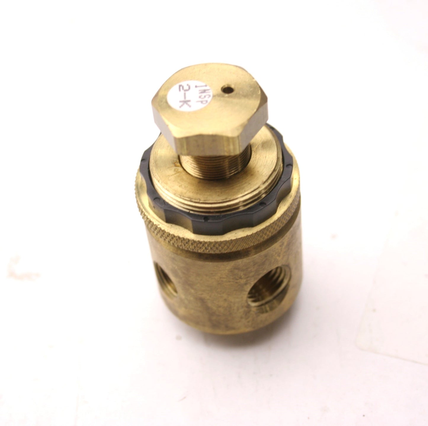 New Wilkerson R02-02-L00 Regulator, 1/4" Outlets, Brass, 300PSIG Max