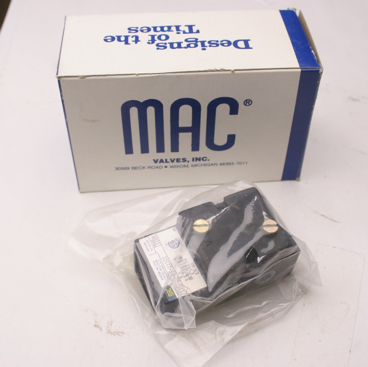 New – Open box MAC 711C-12-PI-111CC Pneumatic Solenoid Valve, 6.8W, 110/120VAC, 150PSI