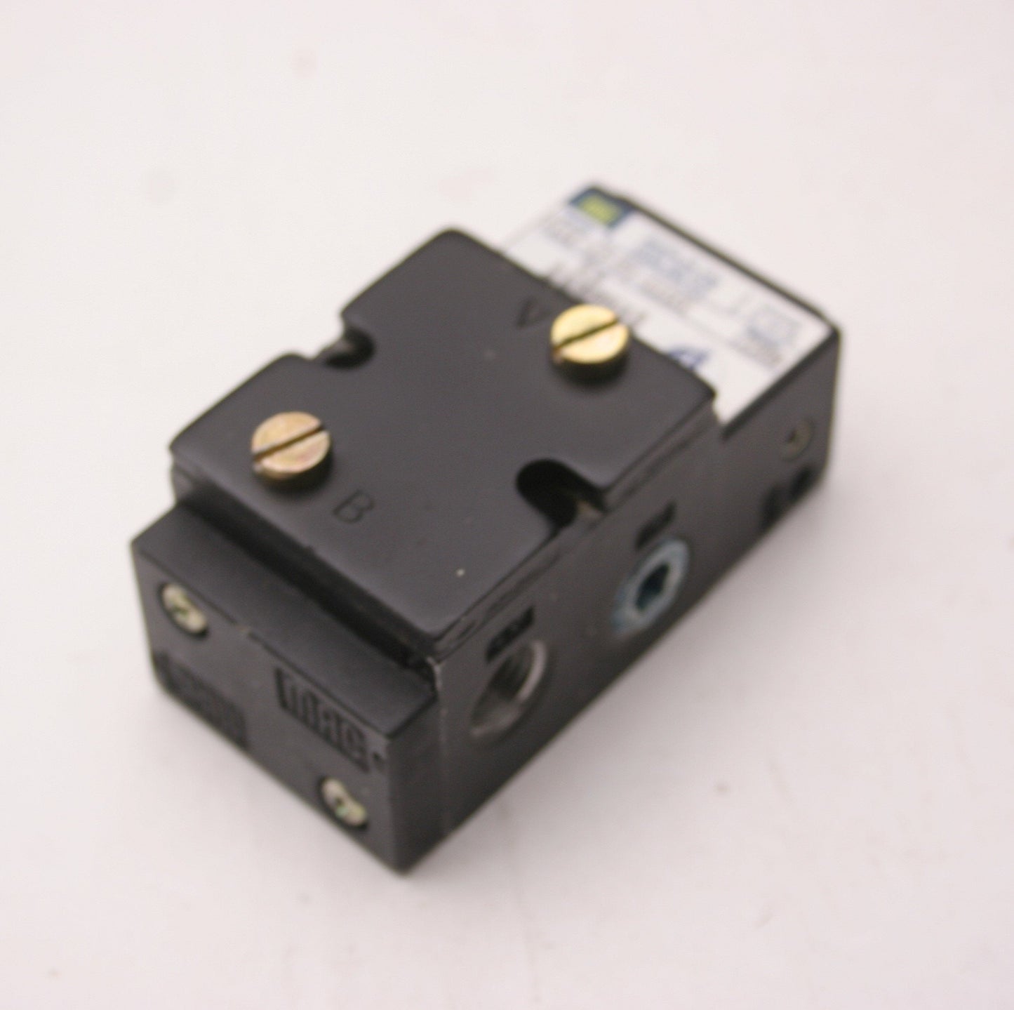 New – Open box MAC 711C-12-PI-111CC Pneumatic Solenoid Valve, 6.8W, 110/120VAC, 150PSI