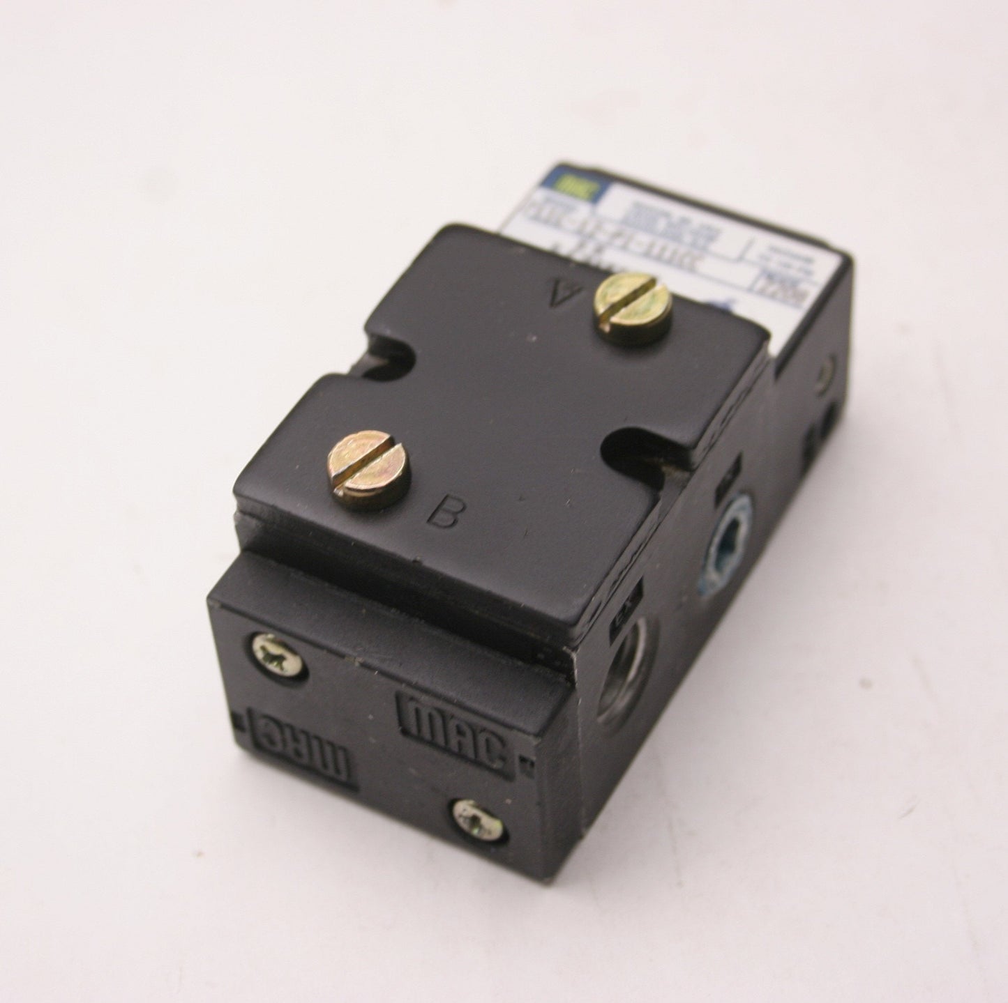 New – Open box MAC 711C-12-PI-111CC Pneumatic Solenoid Valve, 6.8W, 110/120VAC, 150PSI