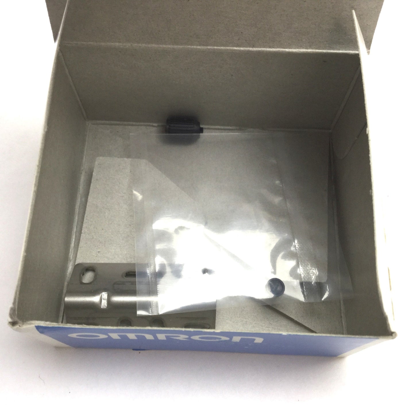 New Other Omron E3S-AD68 Photoelectric Reflective Sensor, Range 100mm, Supply 10-30VDC