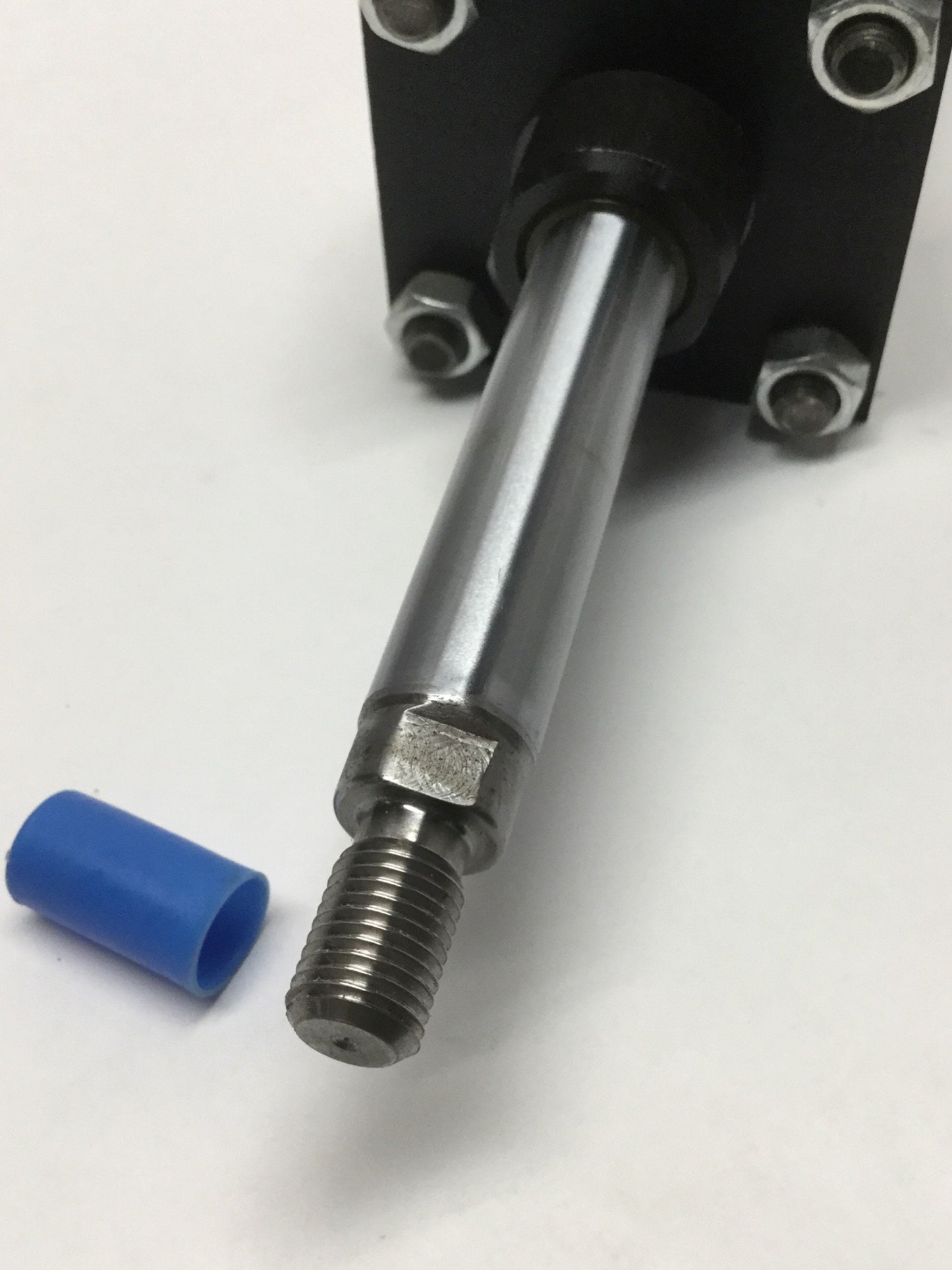 New – Open box Vickers VP10DRCA1AN 02800 Air / Hydraulic Cylinder 2" Bore, 2.5" Stroke, 250psi
