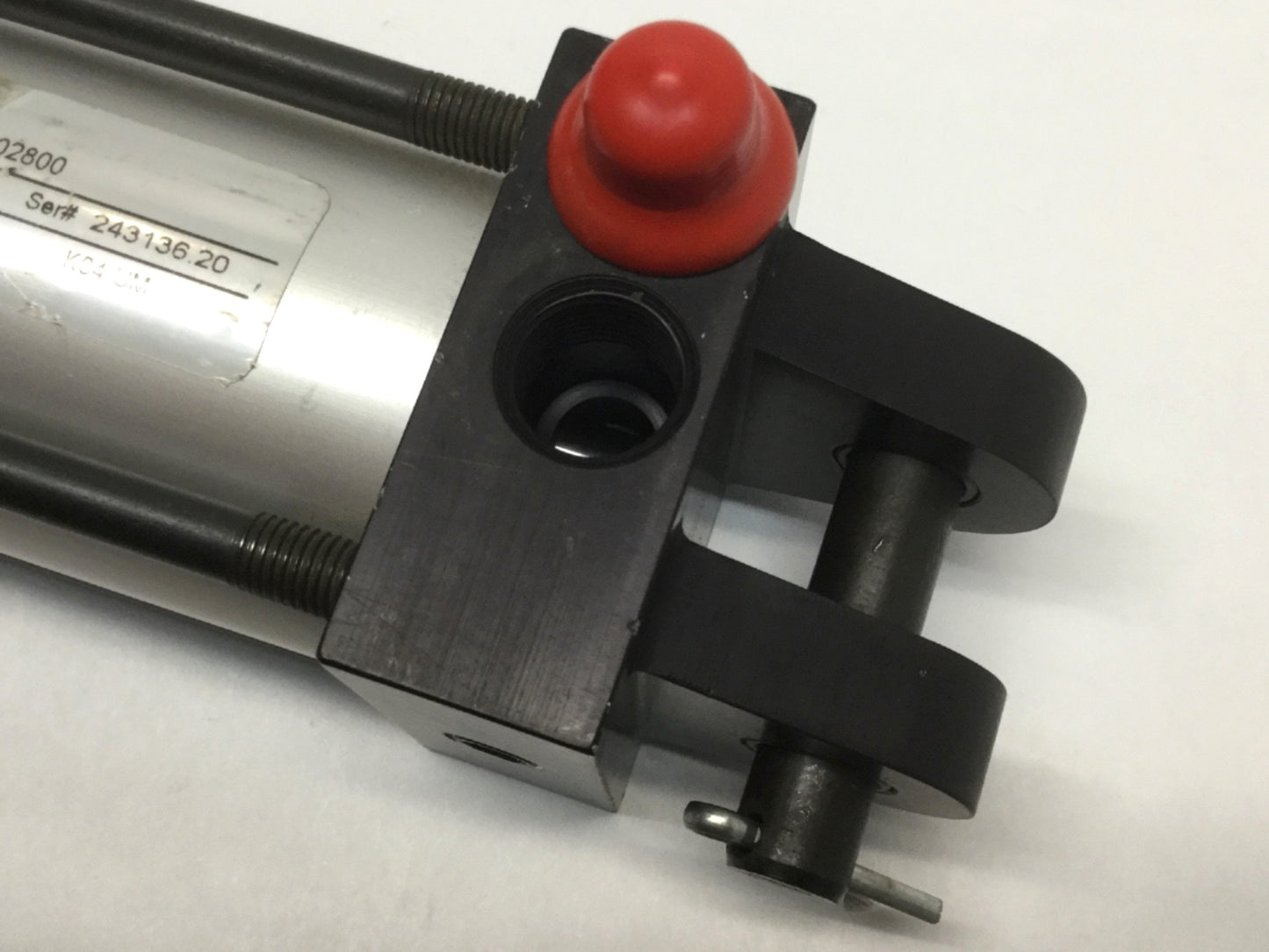 New – Open box Vickers VP10DRCA1AN 02800 Air / Hydraulic Cylinder 2" Bore, 2.5" Stroke, 250psi