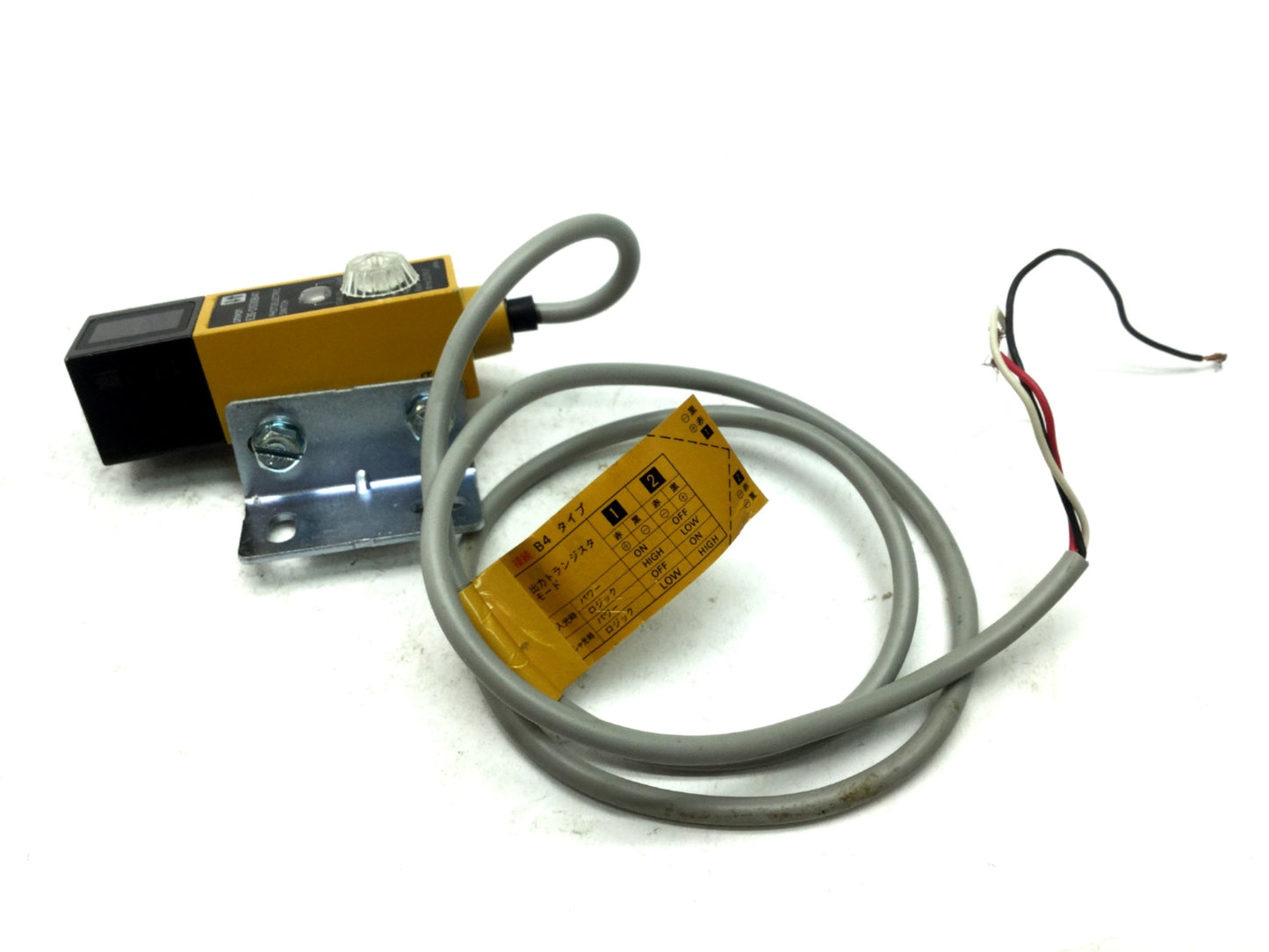 Used Omron E3S-DS30B41 Photoelectric Vertical Sensor Diffuse Reflective, 30cm, PNP