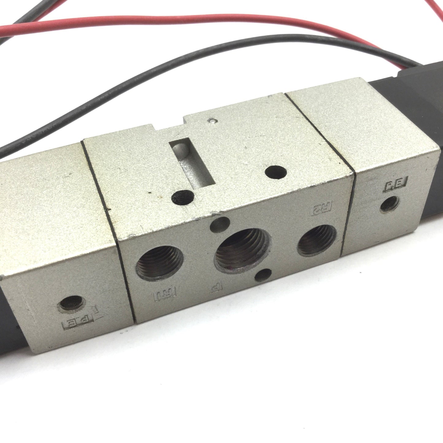 Used SMC NVF3430 Solenoid Valve, 3-Position 5-Port, 21-26VDC, 20-130psi, 1/4" NPT