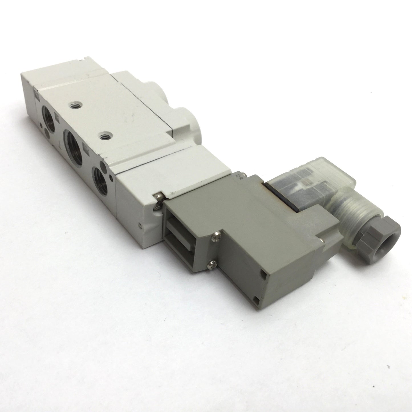 New SMC SY7120-1DZ-02T Solenoid Valve, 2-Position 5-Port 100VAC 0.15-0.7MPa 1/4" NPT