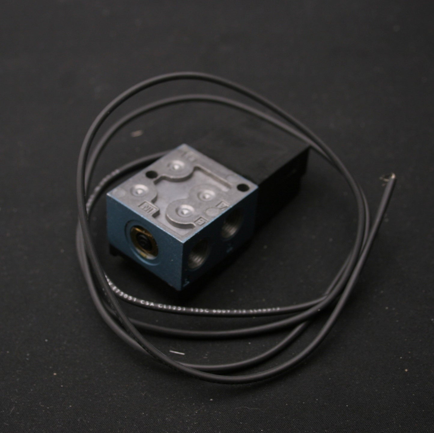 Used MAC 45A-AA1-DAPA-1BA Solenoid Valve, 6V, 60Hz, 3.4W, Vac to 130psi