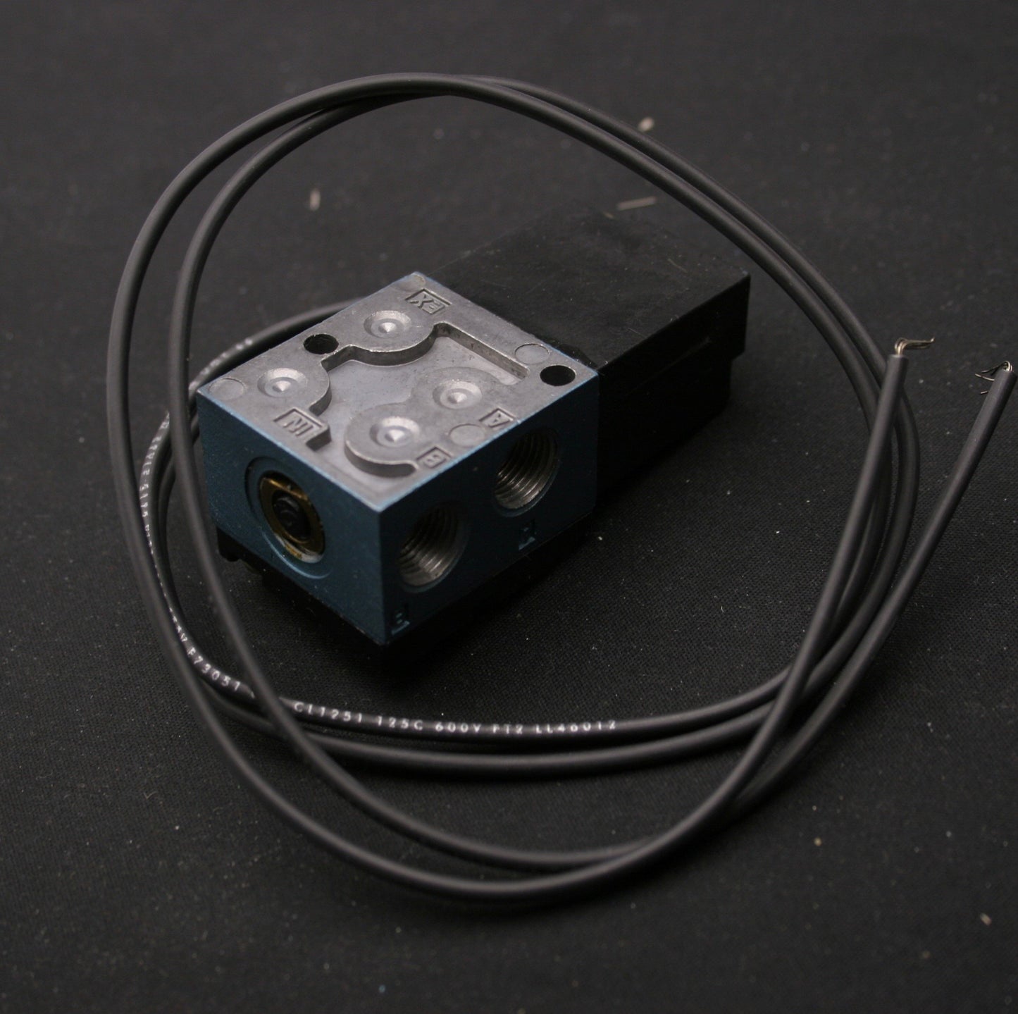 Used MAC 45A-AA1-DAPA-1BA Solenoid Valve, 6V, 60Hz, 3.4W, Vac to 130psi
