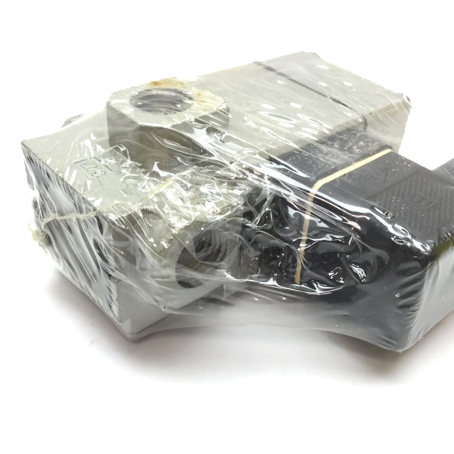 New SMC NV3115-0209JP3 Pneumatic Solenoid Valve, 2-Position 3-Port, 90-115VAC