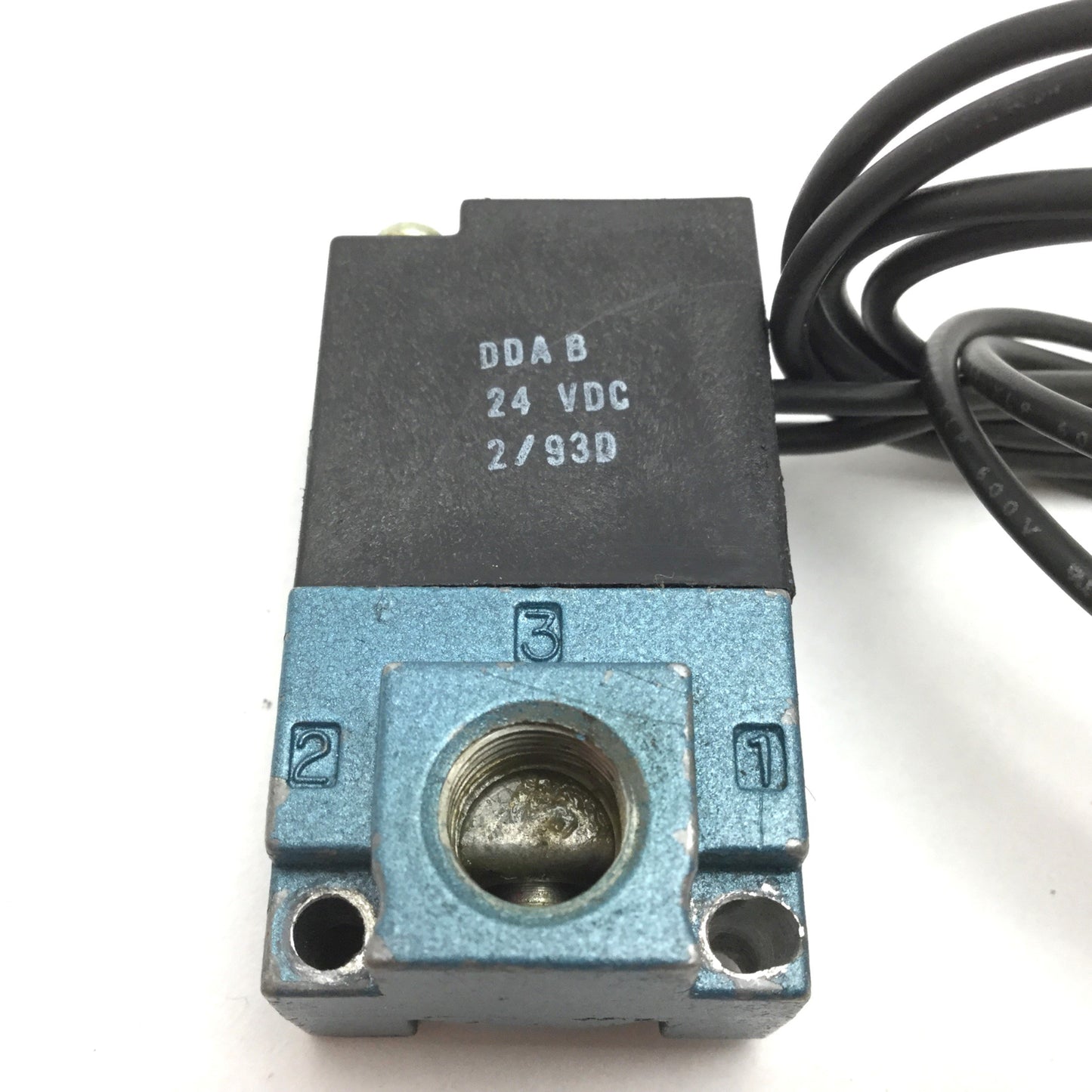Used Mac DDAB Solenoid Valve, 2-Position 3-Port, Voltage: 24VDC, Ports: 1/8" NPT