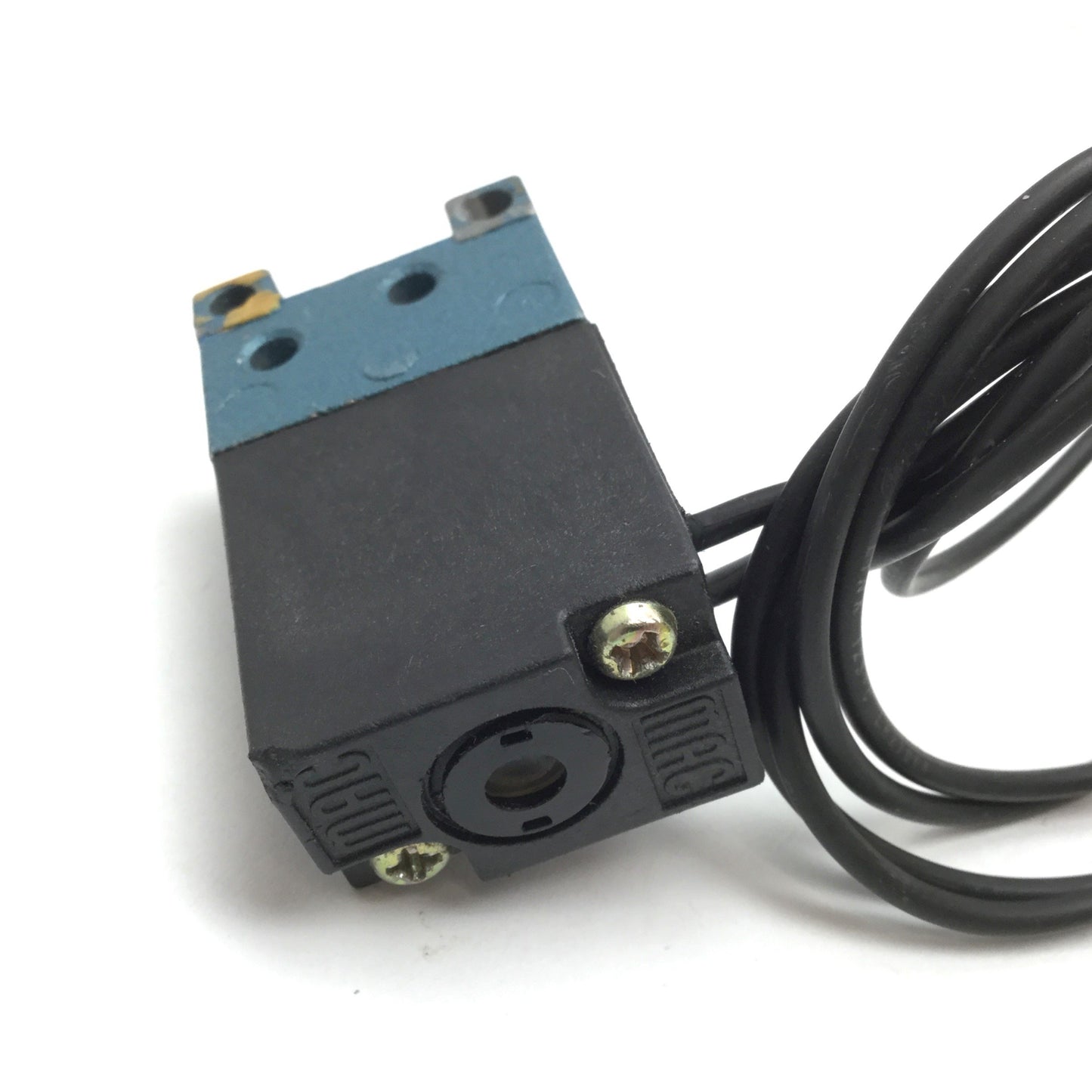 Used Mac DDAB Solenoid Valve, 2-Position 3-Port, Voltage: 24VDC, Ports: 1/8" NPT