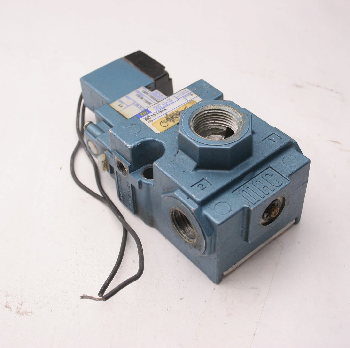 Used Mac Valve Assembly 56C-33-116AA Solenoid Valve 3-Way, VAC-150PSI 1/2" NPT Ports
