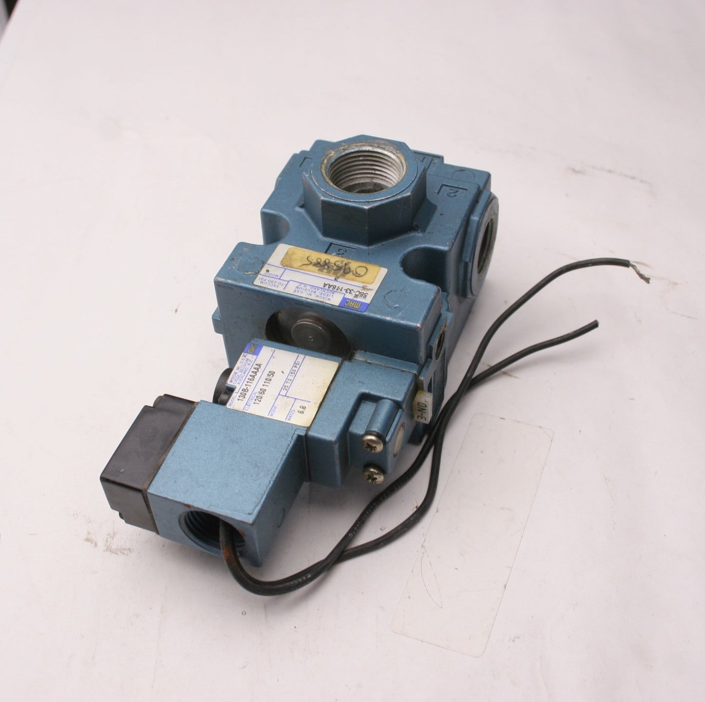Used Mac Valve Assembly 56C-33-116AA Solenoid Valve 3-Way, VAC-150PSI 1/2" NPT Ports
