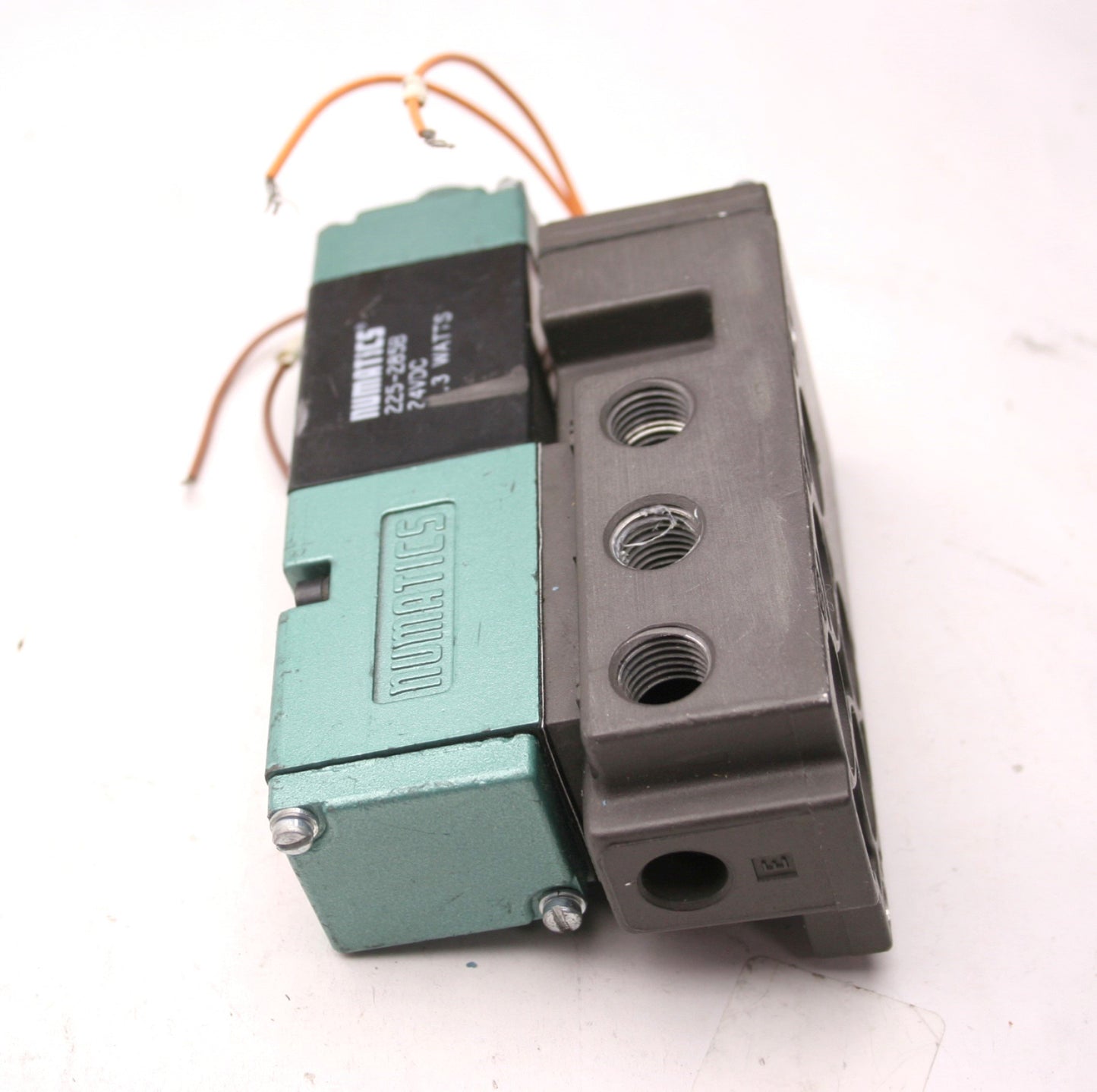 Used NUMATICS 082SA43BM Solenoid Valve 24VDC, 0.26A, 1/4 NPT, 225-285B Coil