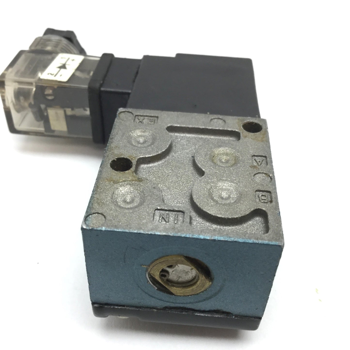Used Mac 45A-AB1-DDAJ-2KE Solenoid Valve, 2-Position 4-Port, 24VDC, 10-32, Vac-120psi