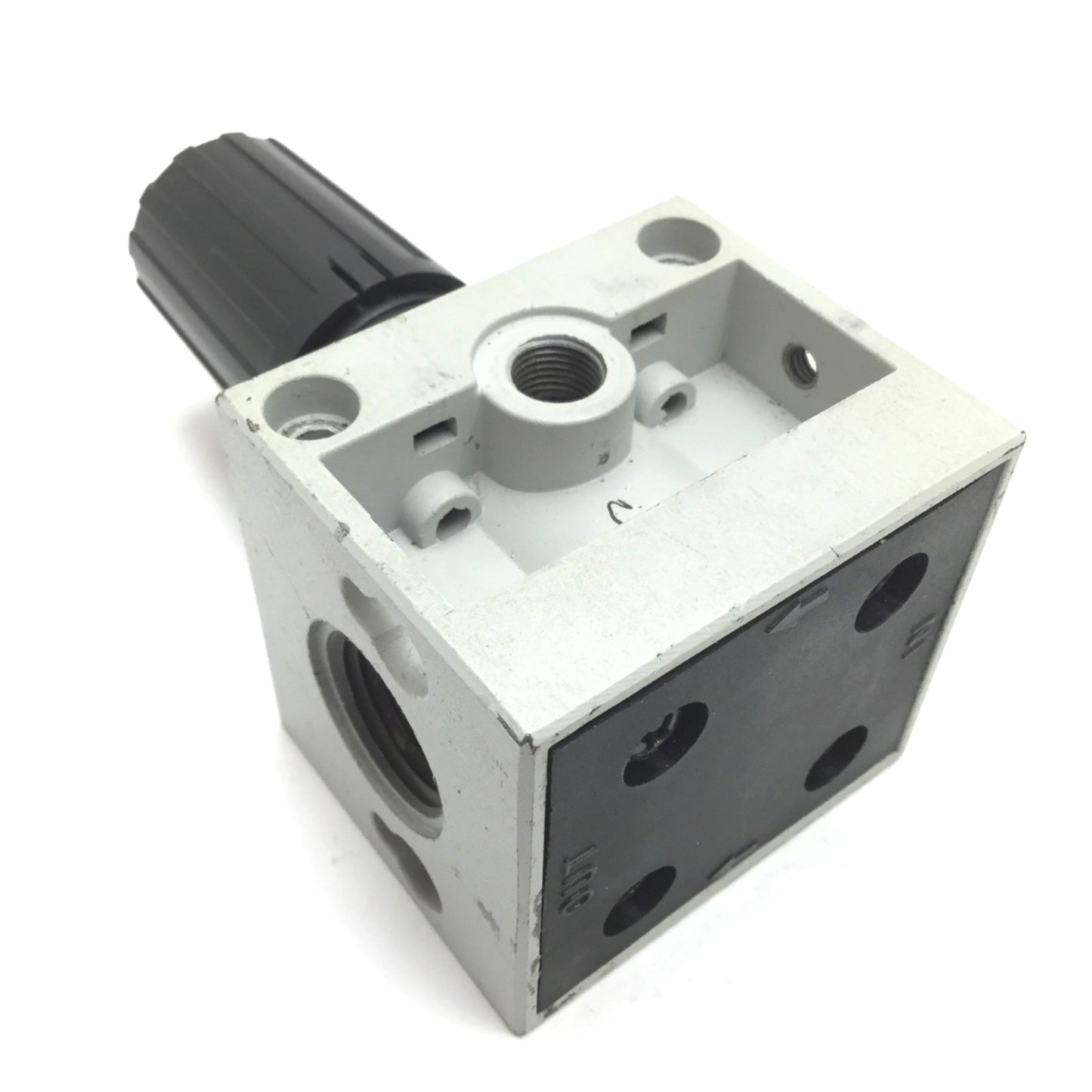 Used Numatics R22R-04 Regulator, Set Pressure: 0-125psi, Ports: 1/2" NPT