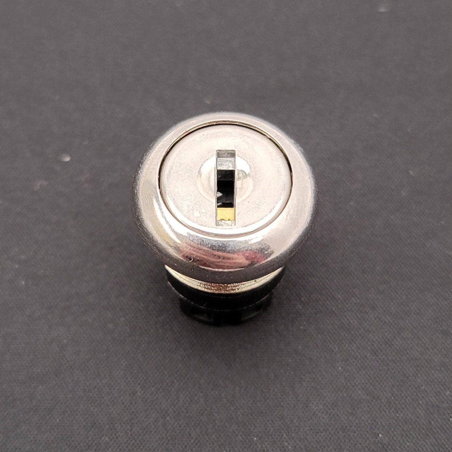 Used C&K H10113-2-F-2-05-N-Q Single Pole Key Lock Switch 125/250VAC 12/6A, 125VDC 1A