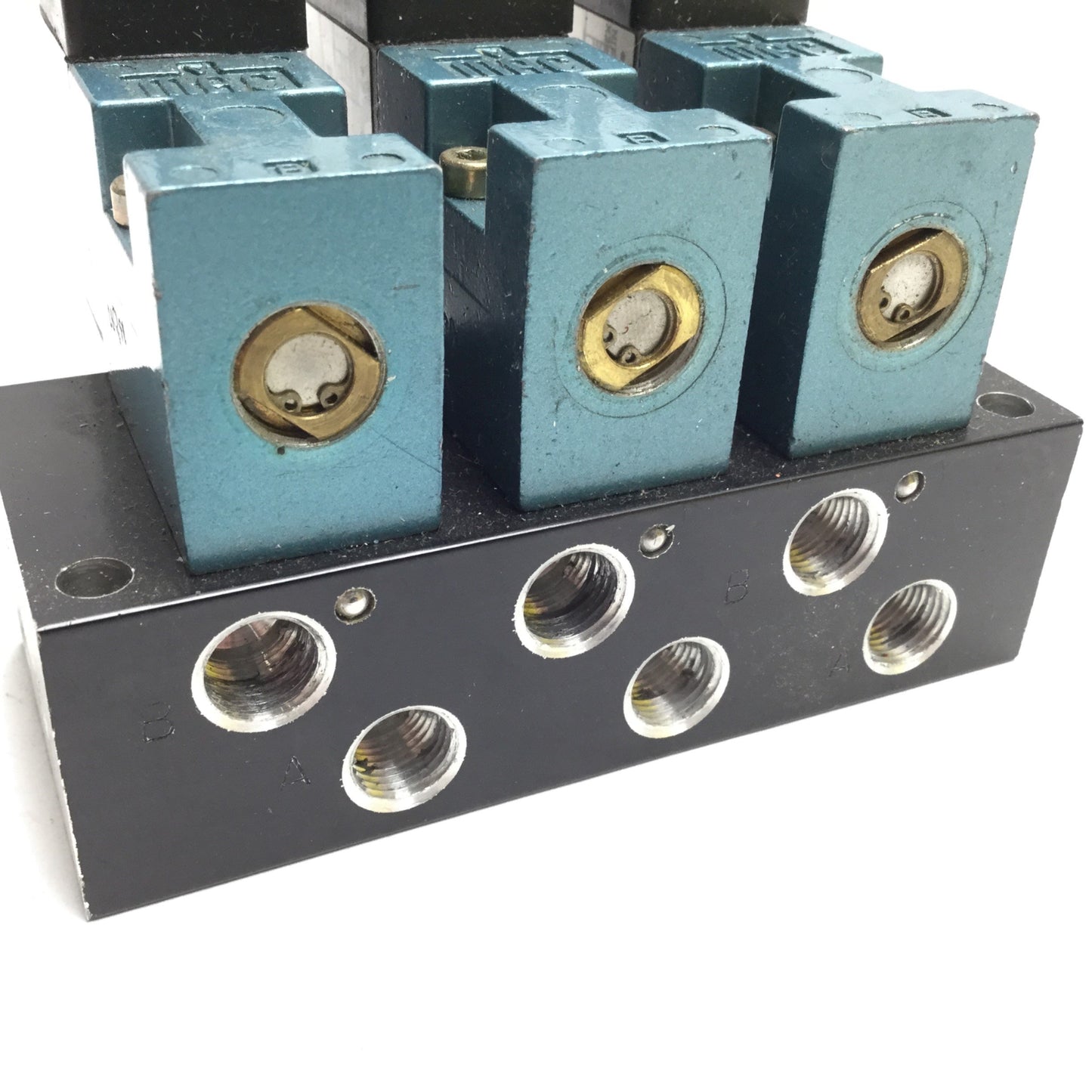 Used Bank of 3 MAC 45A-L00-DDAJ-1JM Solenoid Valve, 2-Position 4-Port, 24VDC 1/8" NPT