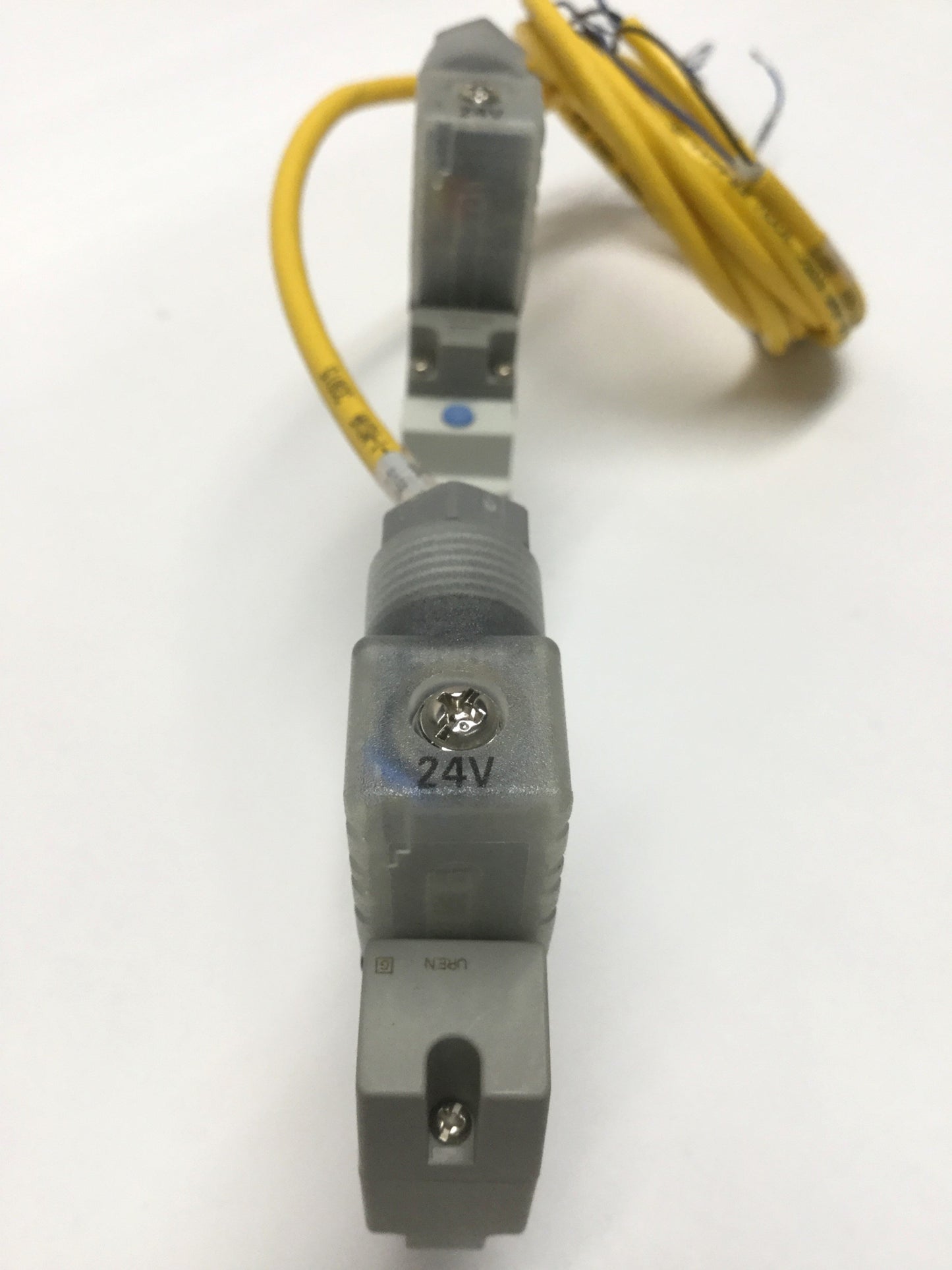Used SMC SY3440-5DZ-01T Double Solenoid Valve 5-Port 3-Position, 24VDC w/Base 1/8 NPT