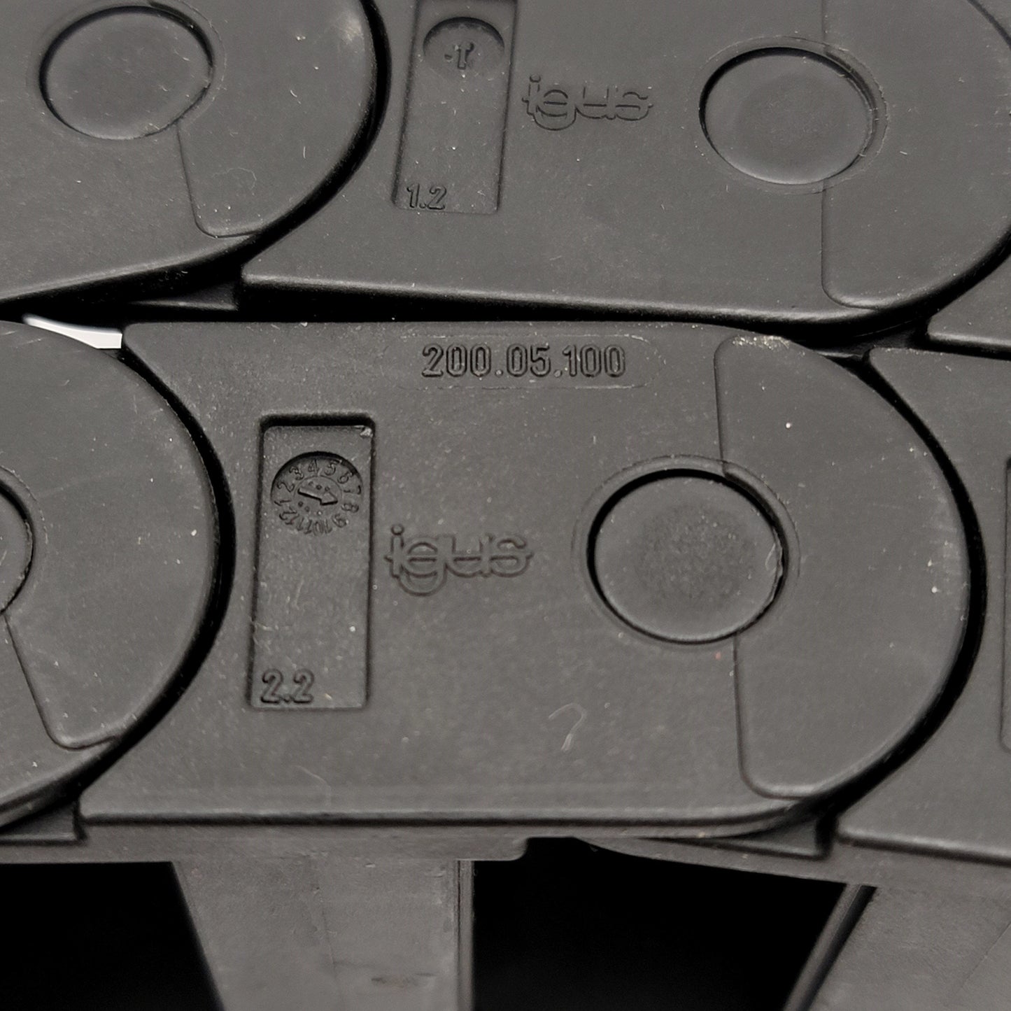 New IGUS 200.05.100 Energy-Chain Cable Hose Carrier Wireway 2-¼" x 1" x 74" 40 Links