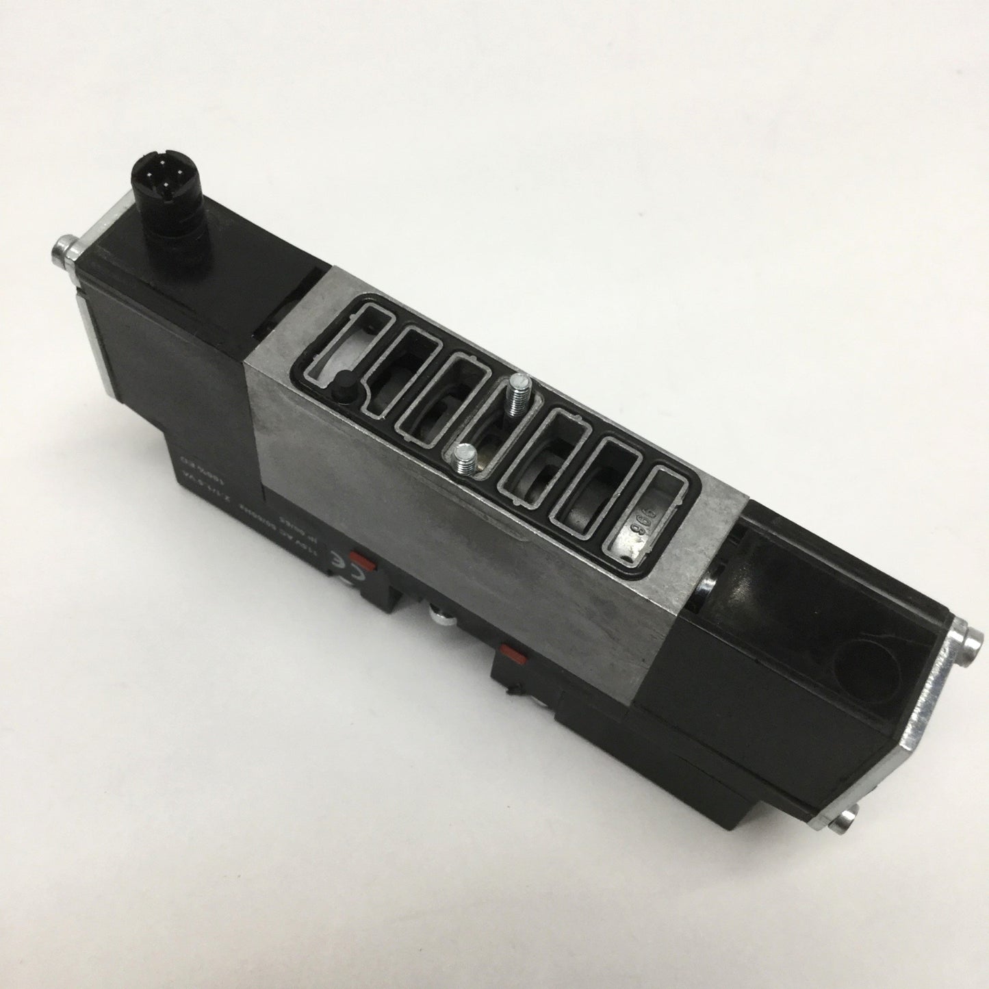 Used Norgren VS18G711DF318A Double Solenoid Valve, 5-Port 3-Position, 115VAC Coil