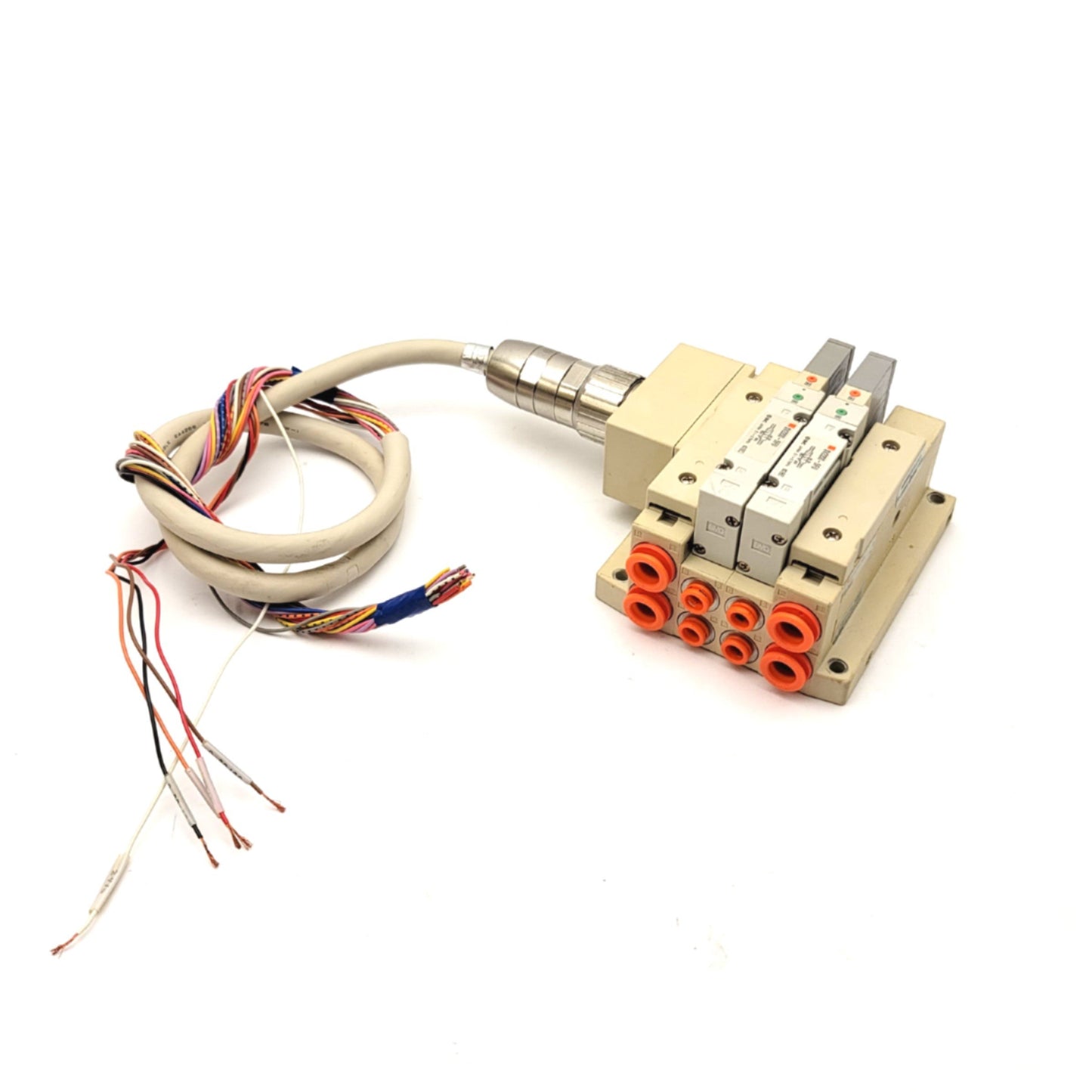 Used SMC SS5V2-W10CD-02B Manifold With 2x SMC SV2200-5FU Double Solenoid Valve 5-Port