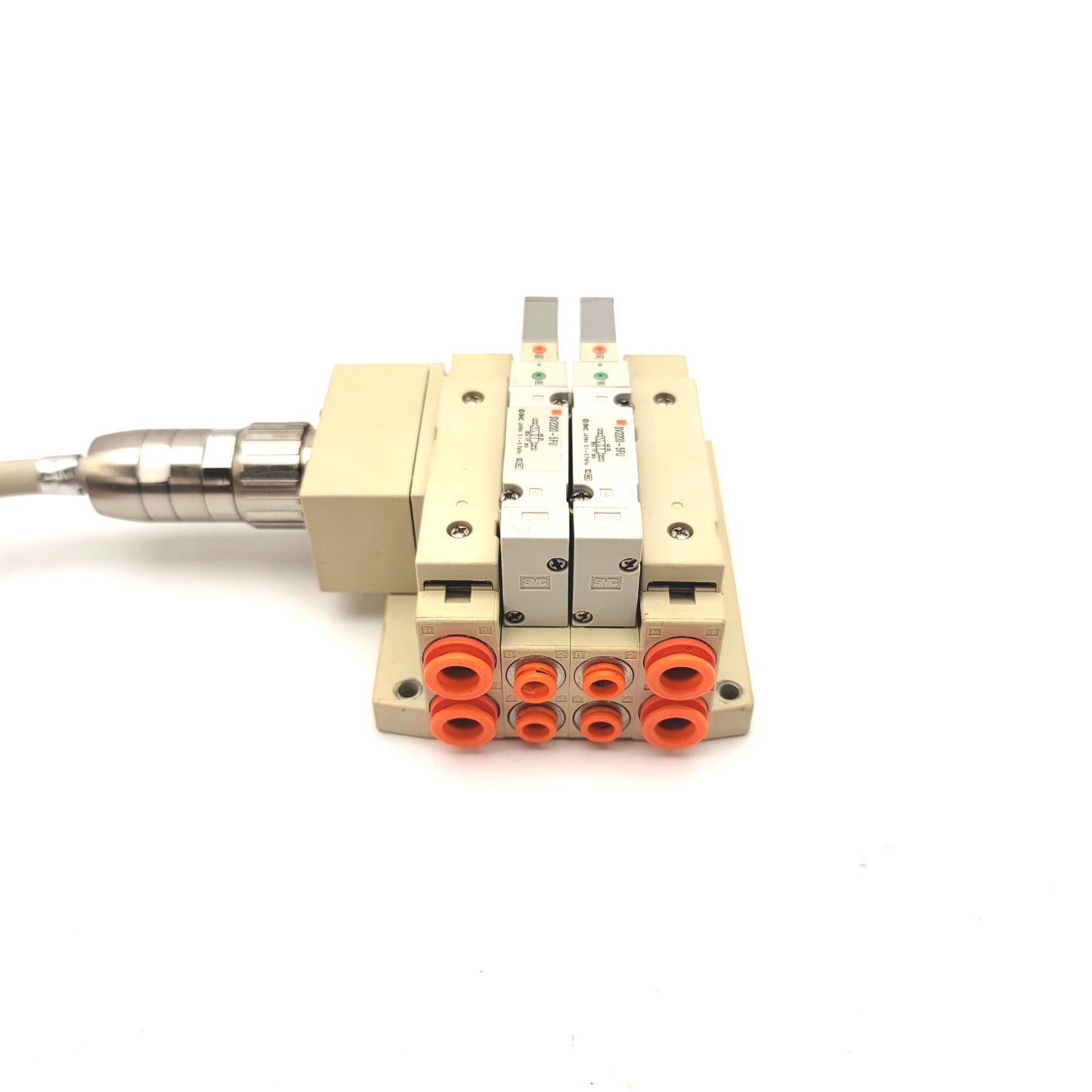 Used SMC SS5V2-W10CD-02B Manifold With 2x SMC SV2200-5FU Double Solenoid Valve 5-Port