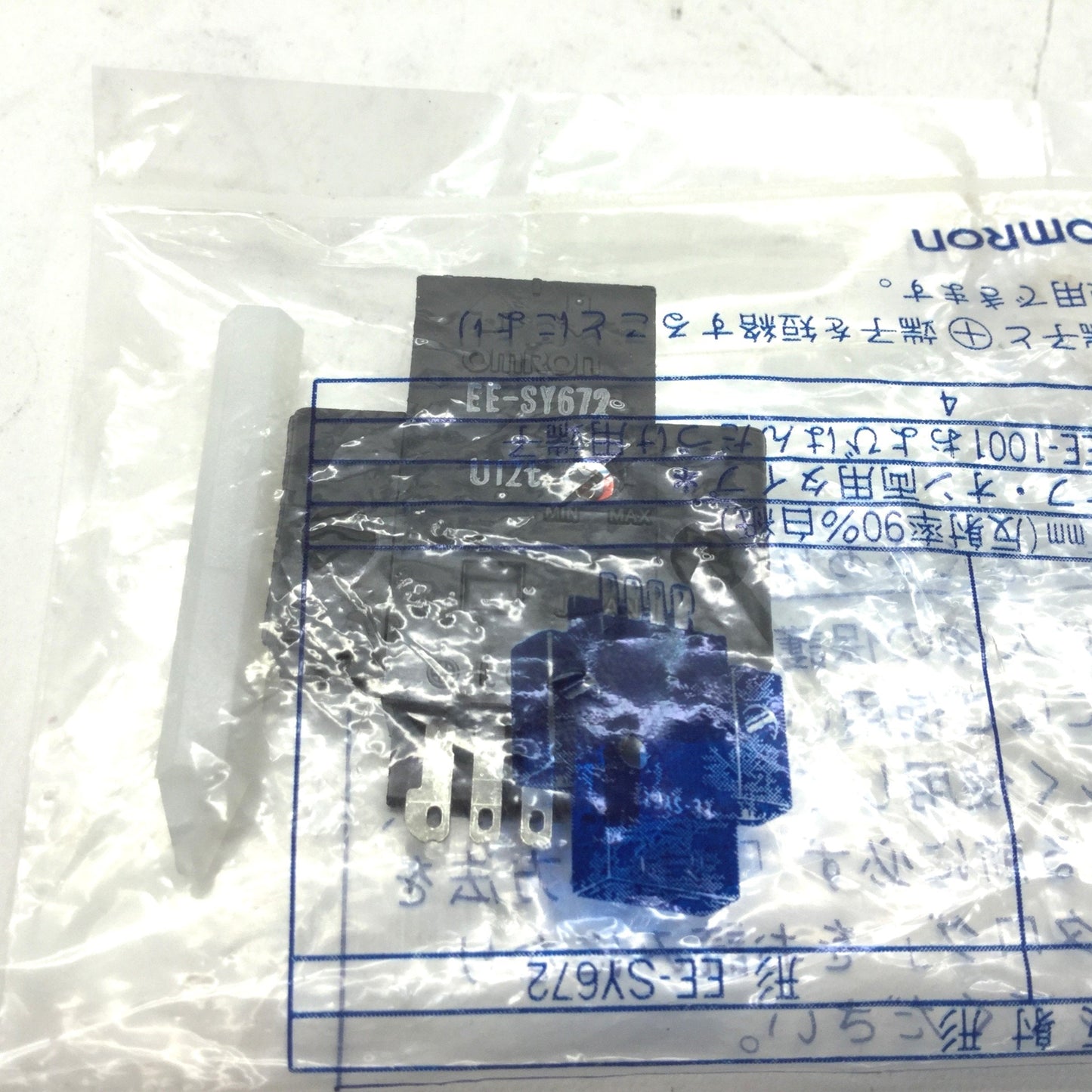 New Omron EE-SY672 Vertical Photoelectric Sensor 5-24VDC NPN