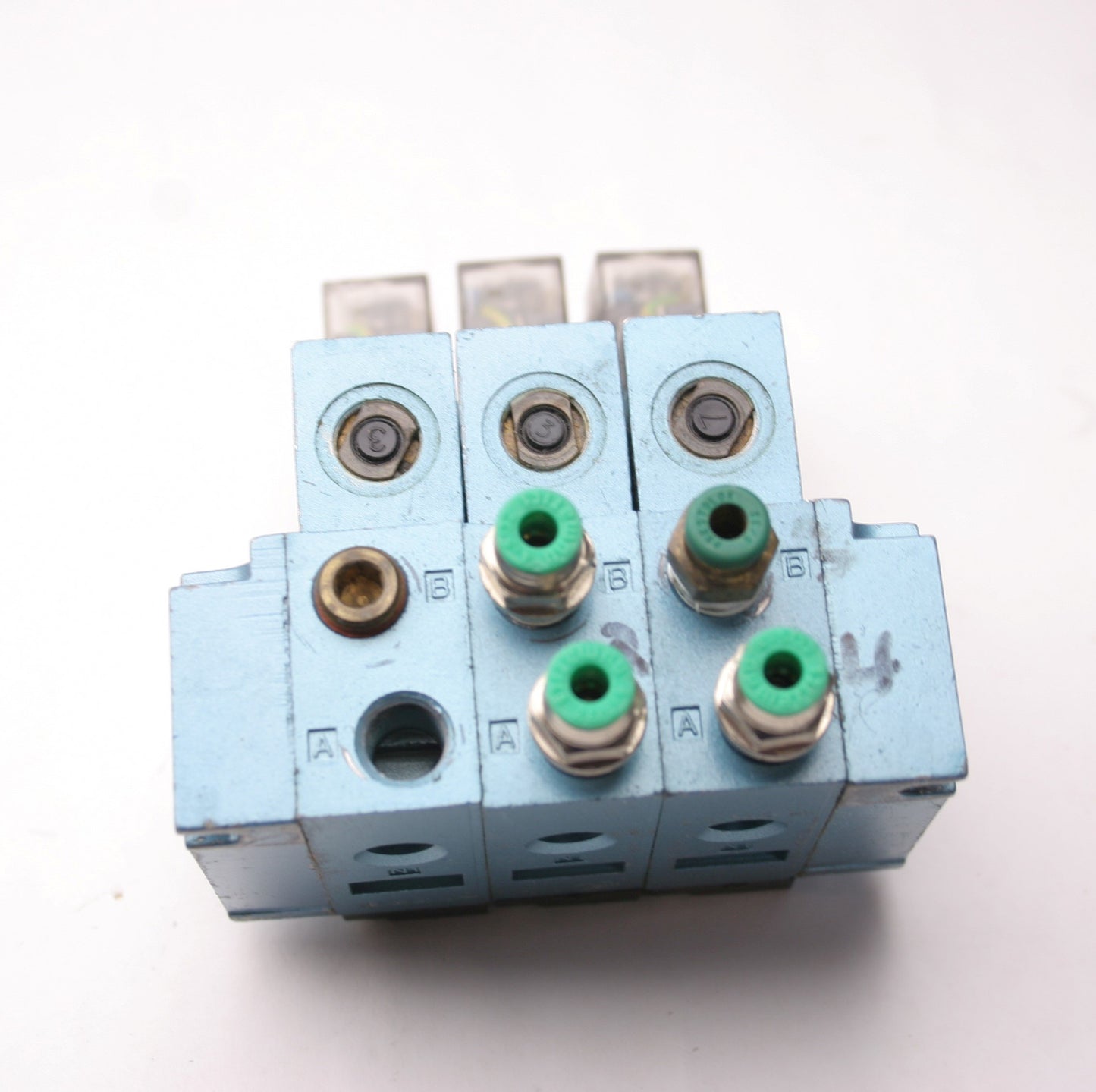 Used Bank of 3 MAC 45A-LAC-DDAJ-1KD Solenoid Valve Manifold Block 24VDC 5.4A 120PSI