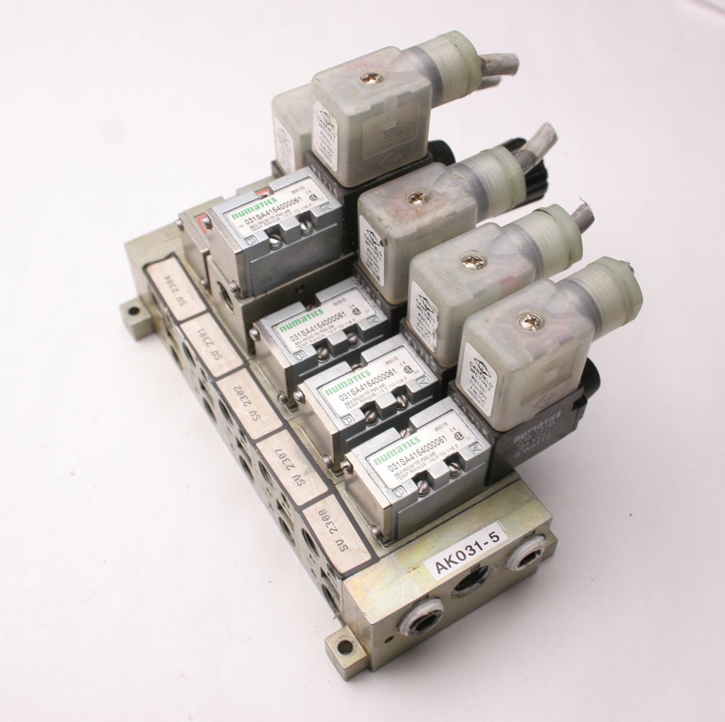 Used Bank of 5 Numatics Solenoid Valves, 4x 031SA4154 000061, 1x 031SA4154