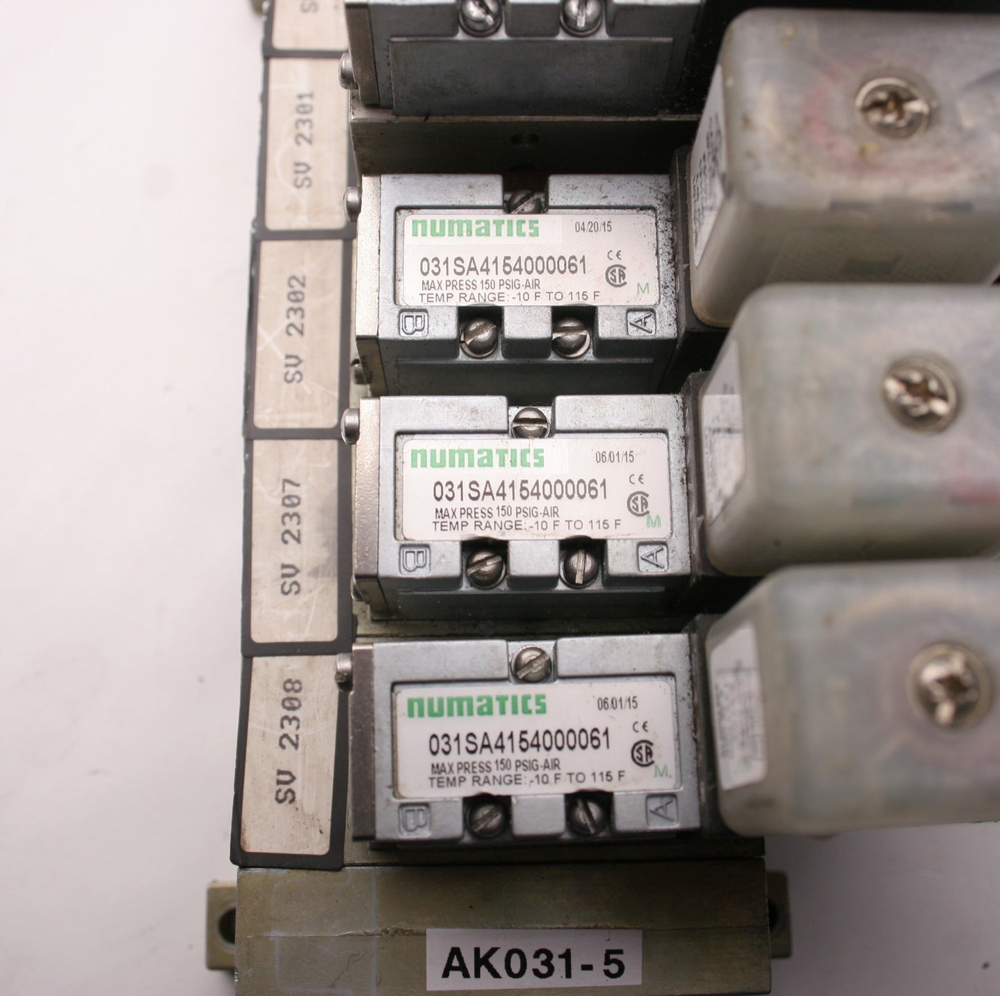 Used Bank of 5 Numatics Solenoid Valves, 4x 031SA4154 000061, 1x 031SA4154