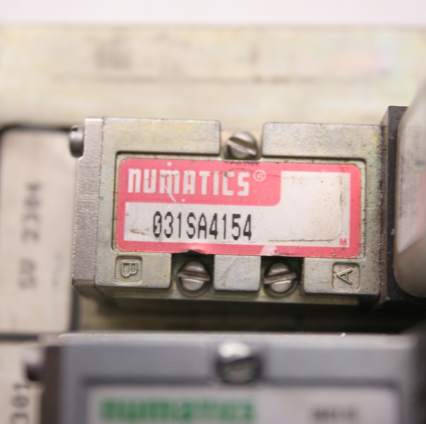Used Bank of 5 Numatics Solenoid Valves, 4x 031SA4154 000061, 1x 031SA4154