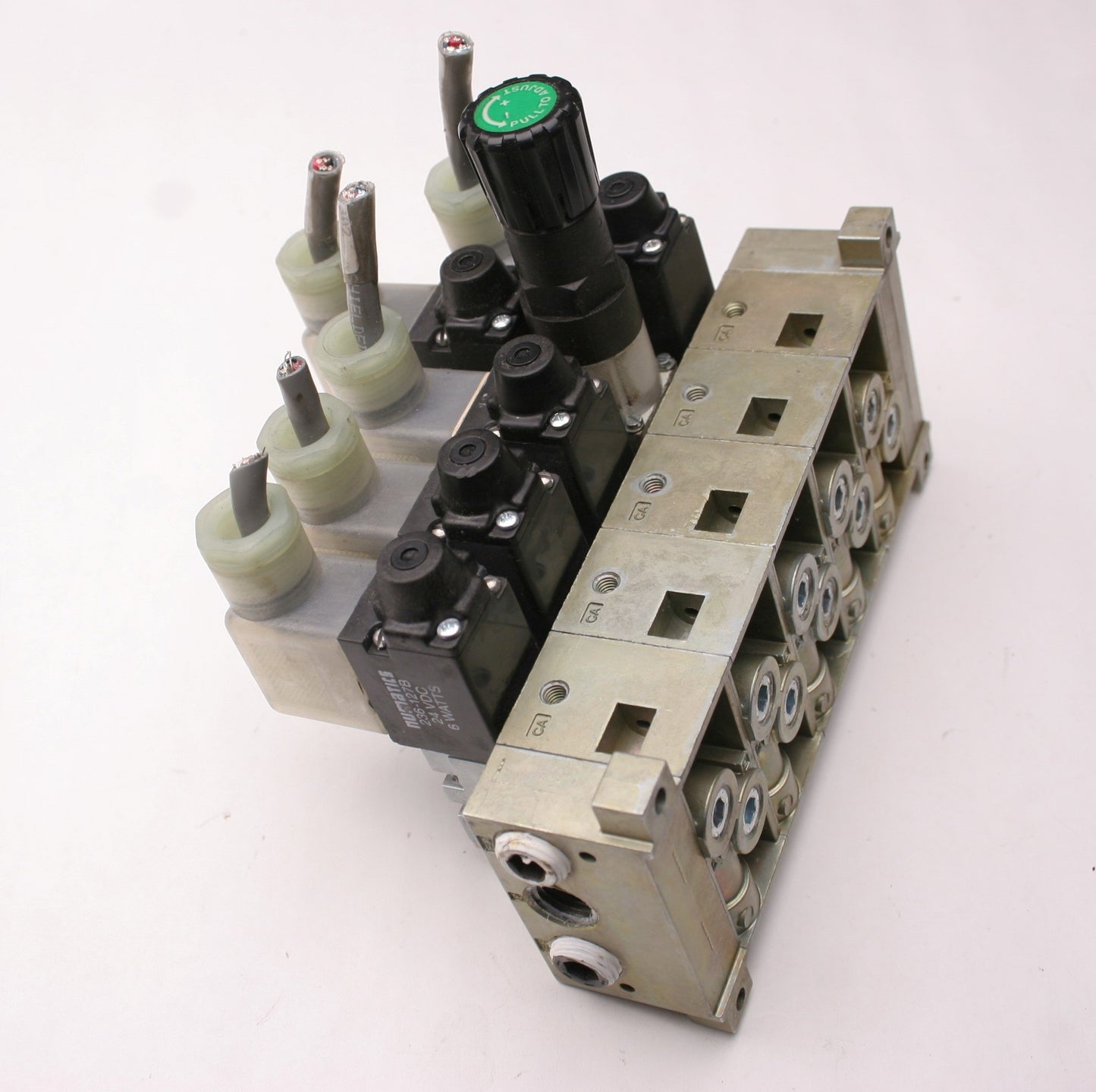 Used Bank of 5 Numatics Solenoid Valves, 4x 031SA4154 000061, 1x 031SA4154
