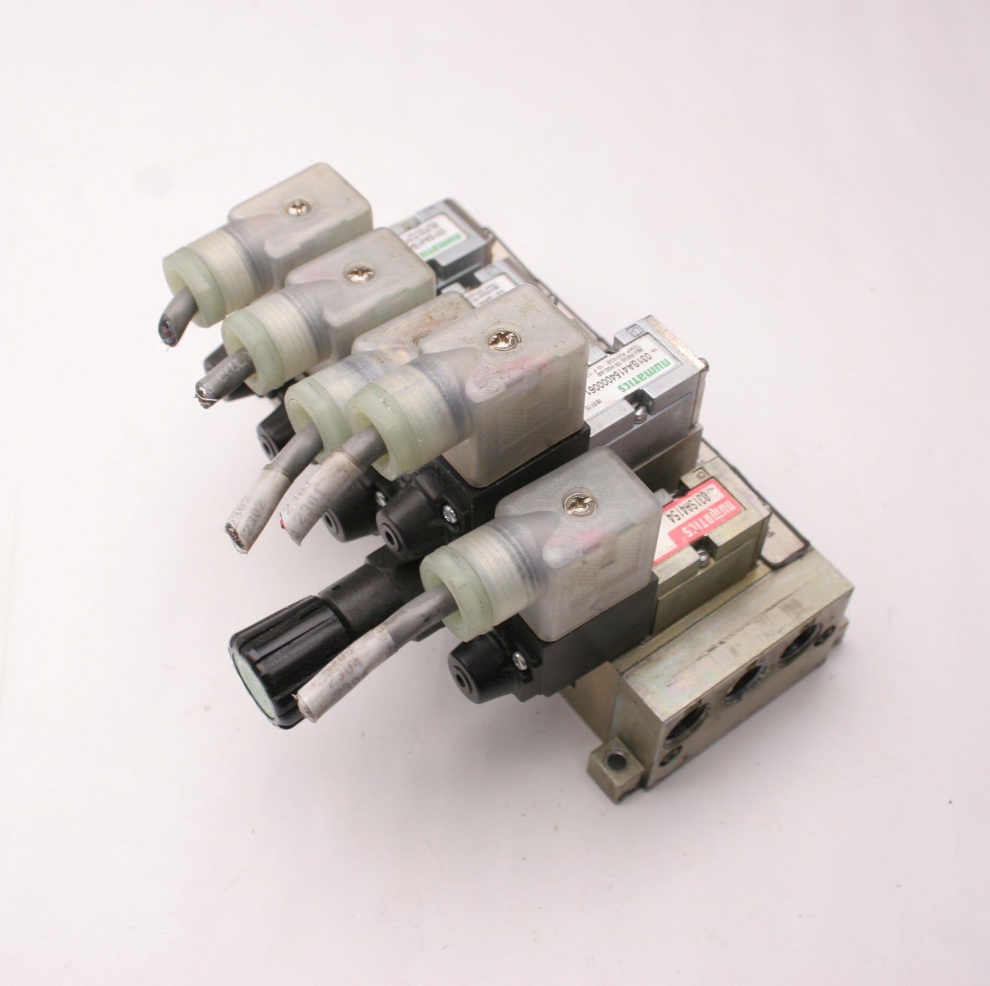 Used Bank of 5 Numatics Solenoid Valves, 4x 031SA4154 000061, 1x 031SA4154