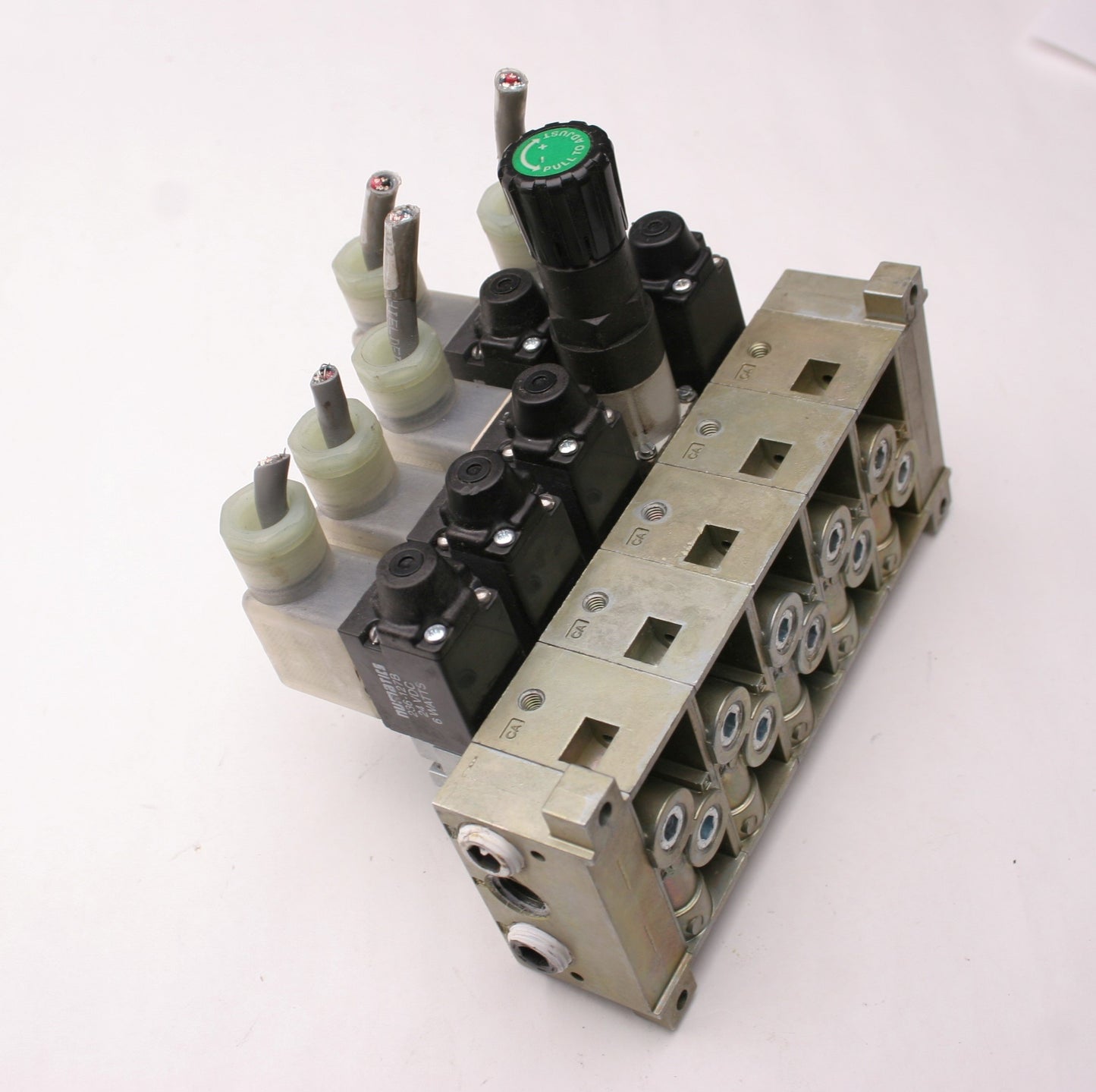 Used Bank of 5 Numatics Solenoid Valves, 4x 031SA4154 000061, 1x 031SA4154