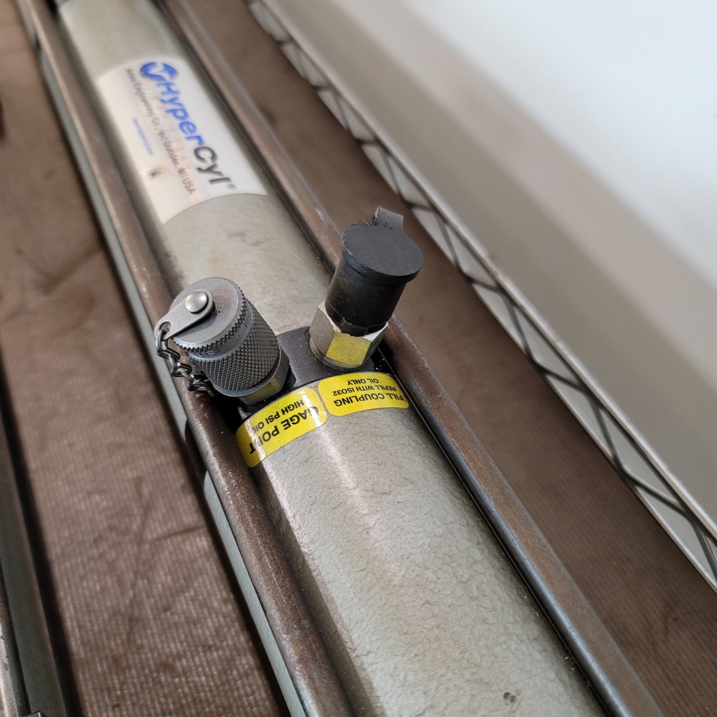 Used HyperCyl HPS-2-4.00-.50-FH-LT-S Air Over Hydraulic 2 Ton Satellite Set 4" Stroke