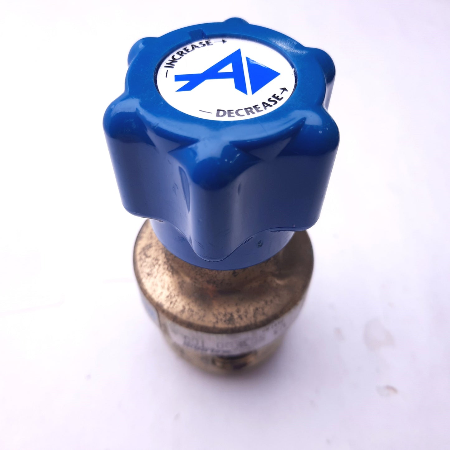 Used Linde SG-3800-100 Union Carbide Regulator Valve Inlet: 3800PSIG, Outlet: 100PSIG